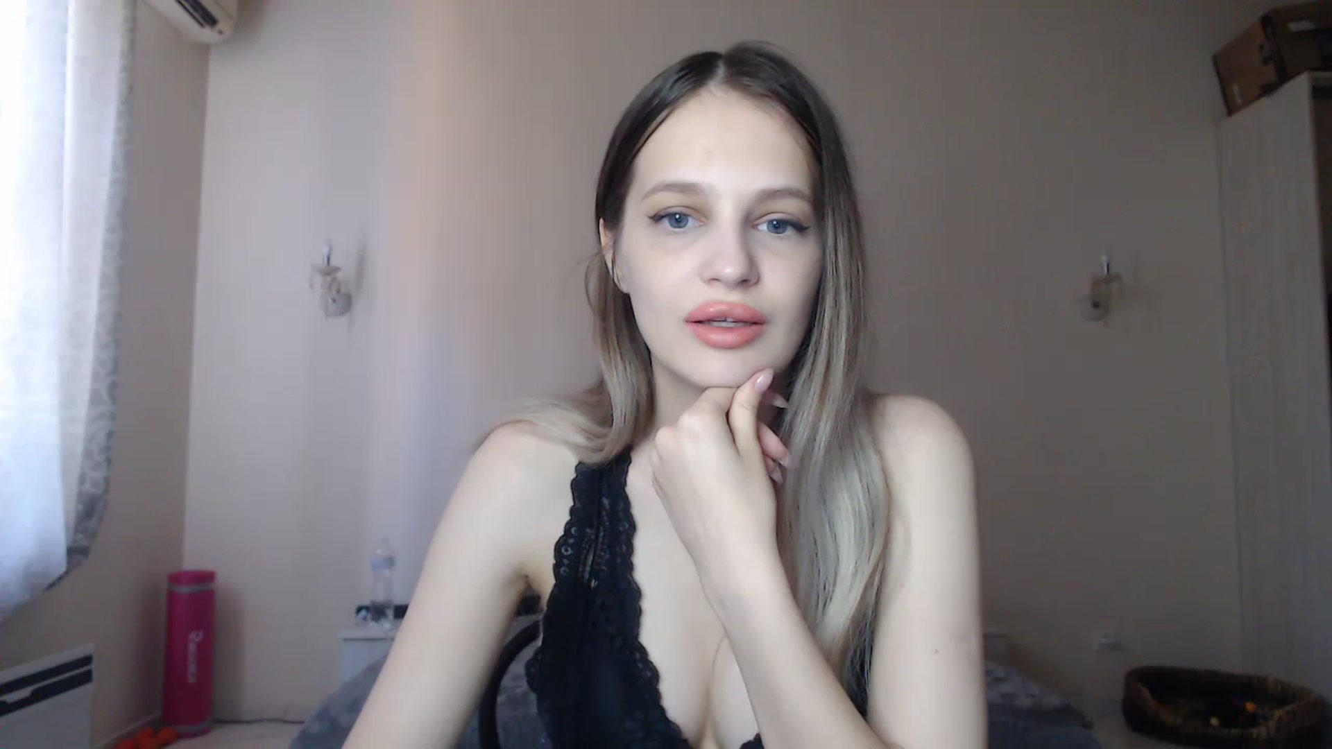 Gallery image thumbnail from Lola_vi's myfreecams stream on, 08/28/2023, 10:55 image 11 of 20