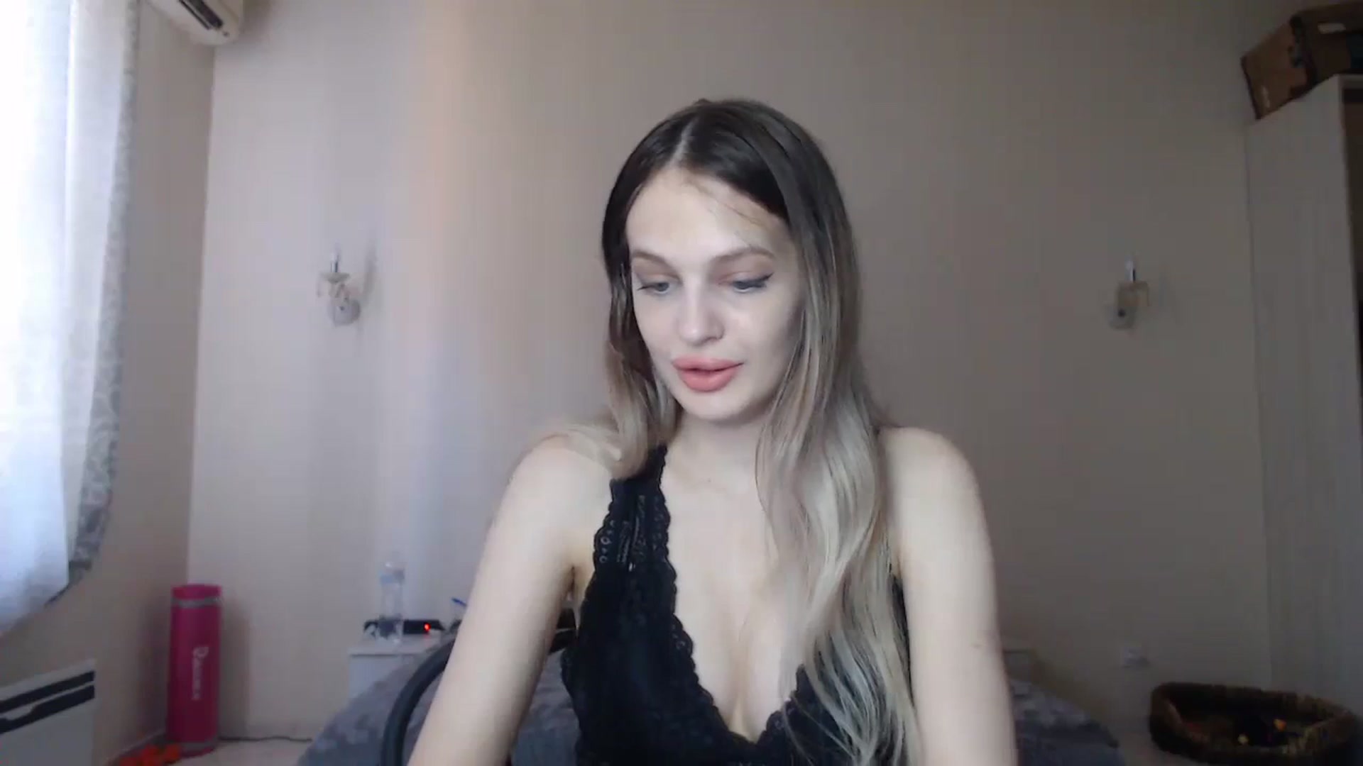 Gallery image thumbnail from Lola_vi's myfreecams stream on, 08/28/2023, 10:55 image 15 of 20