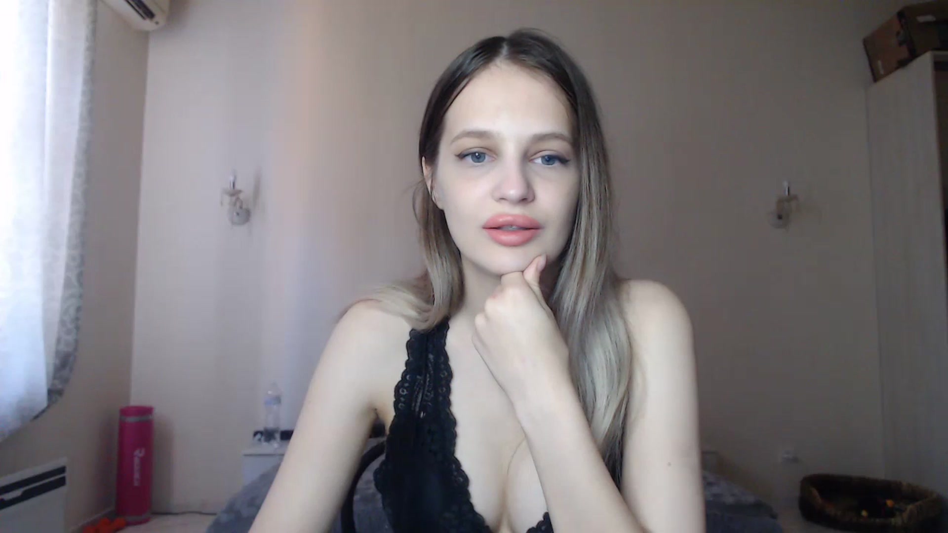 Gallery image thumbnail from Lola_vi's myfreecams stream on, 08/28/2023, 10:55 image 12 of 20