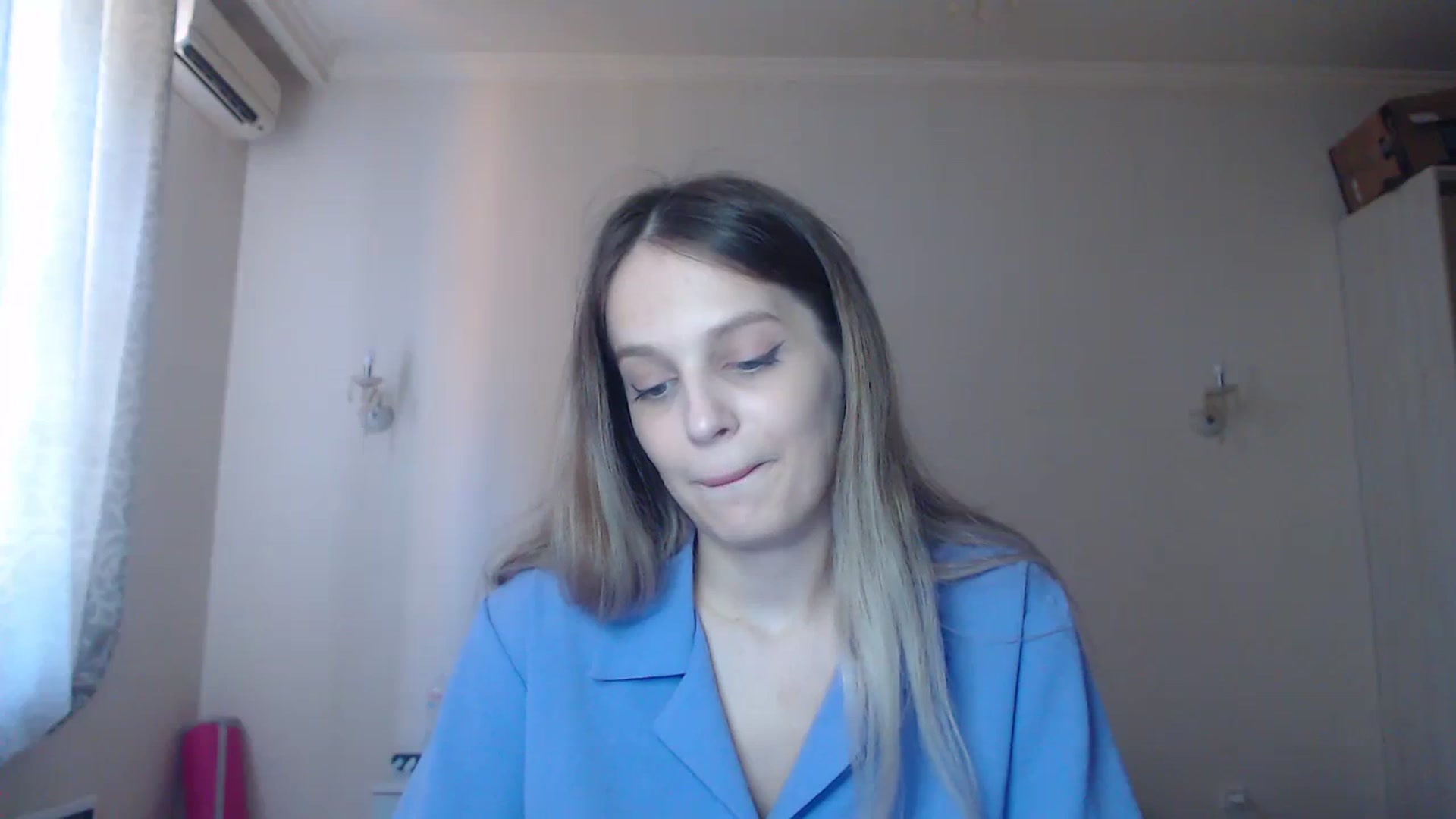 Gallery image thumbnail from Lola_vi's myfreecams stream on, 08/29/2023, 10:11 image 9 of 20