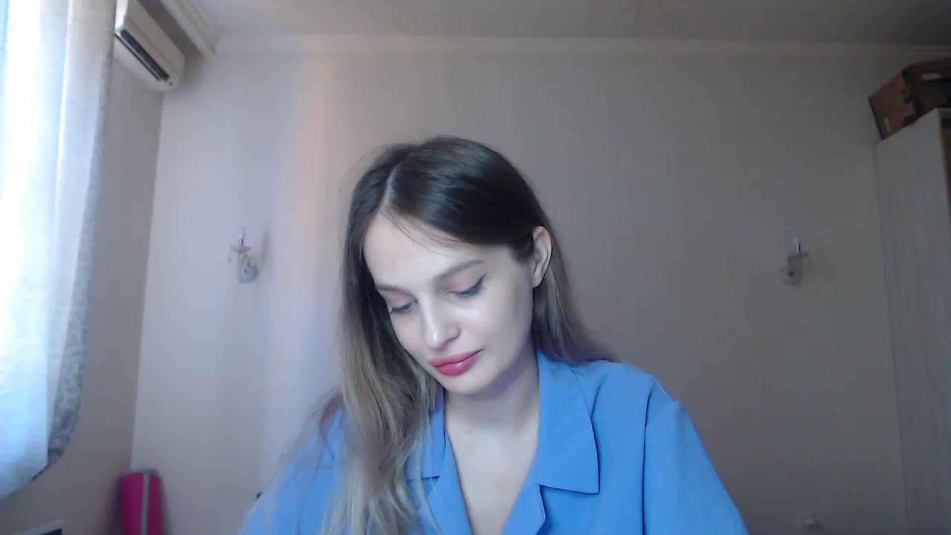 Gallery image thumbnail from Lola_vi's myfreecams stream on, 08/29/2023, 10:11 image 14 of 20