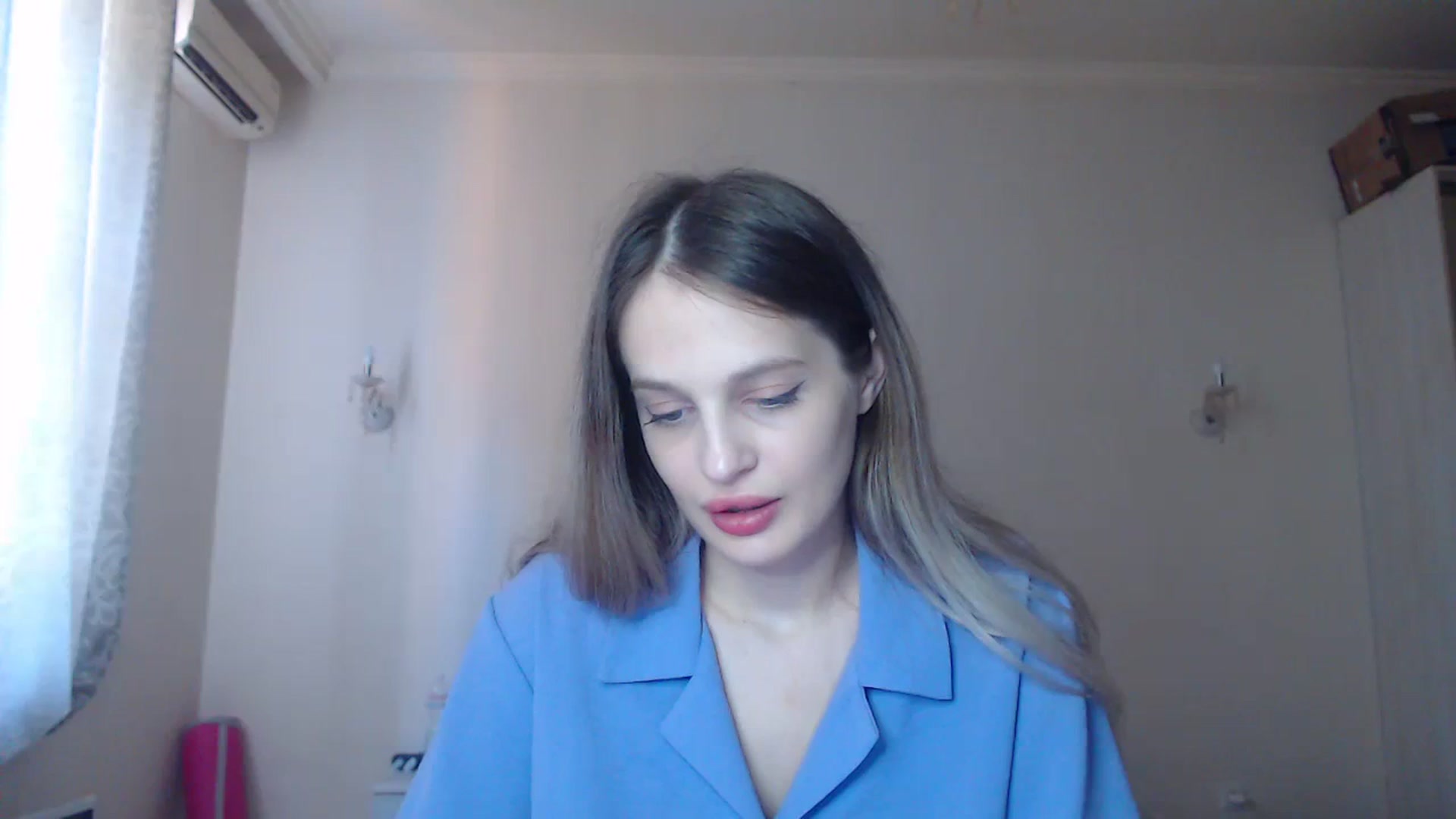 Gallery image thumbnail from Lola_vi's myfreecams stream on, 08/29/2023, 10:11 image 7 of 20