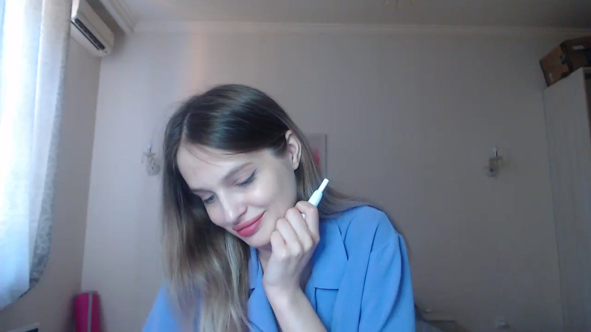 Gallery image thumbnail from Lola_vi's myfreecams stream on, 08/29/2023, 10:11 image 17 of 20