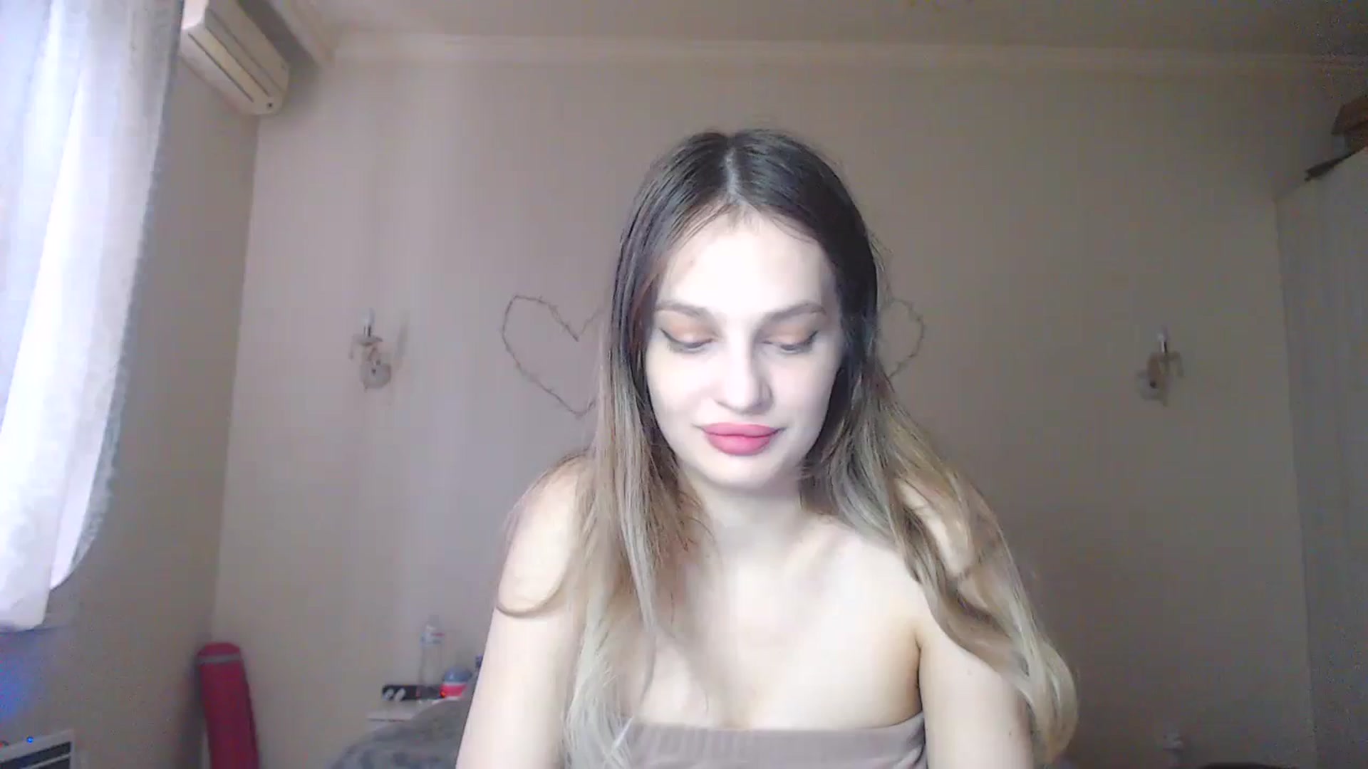 Gallery image thumbnail from Lola_vi's myfreecams stream on, 12/01/2023, 13:13 image 1 of 20