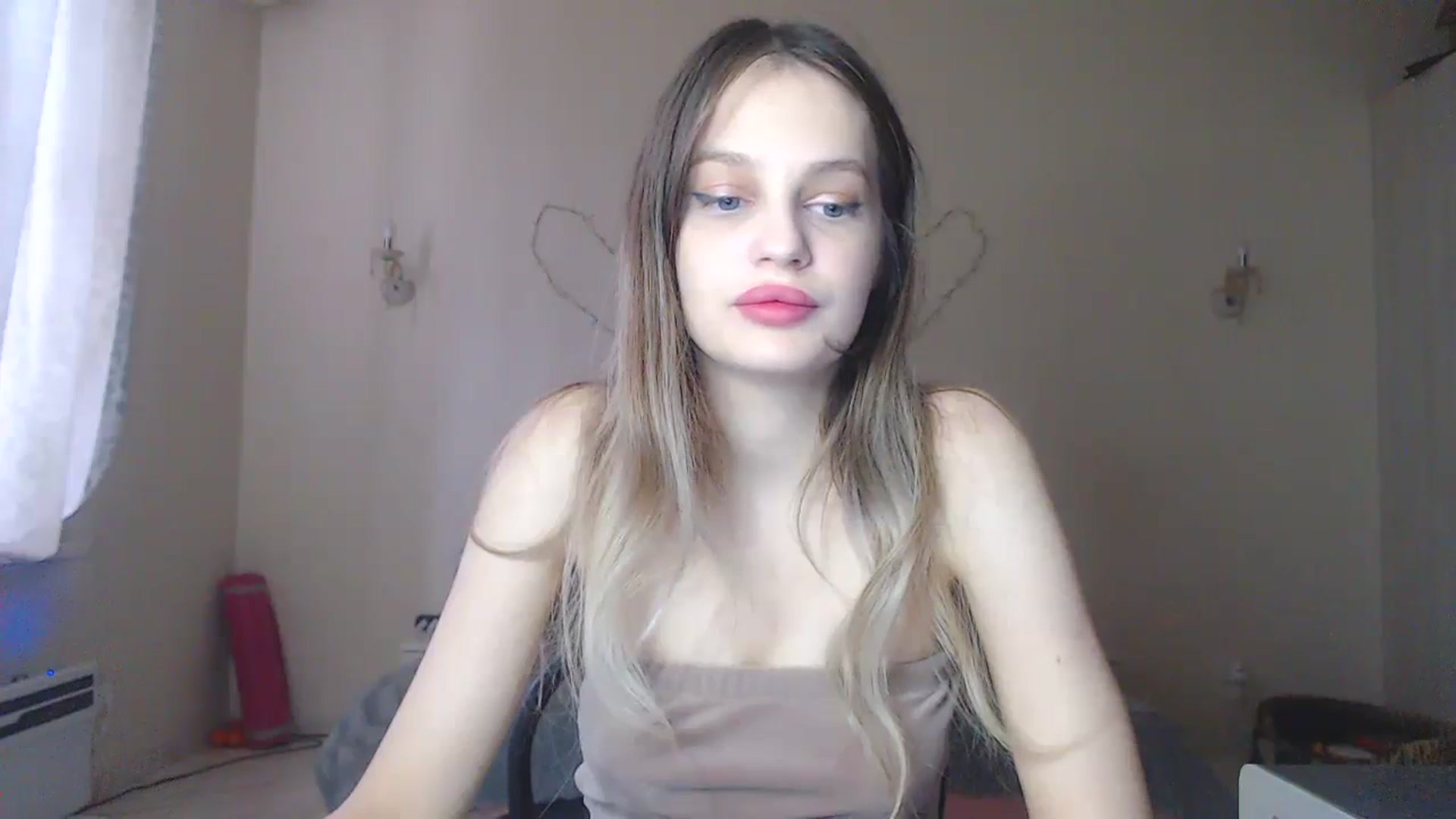 Gallery image thumbnail from Lola_vi's myfreecams stream on, 12/01/2023, 13:13 image 2 of 20