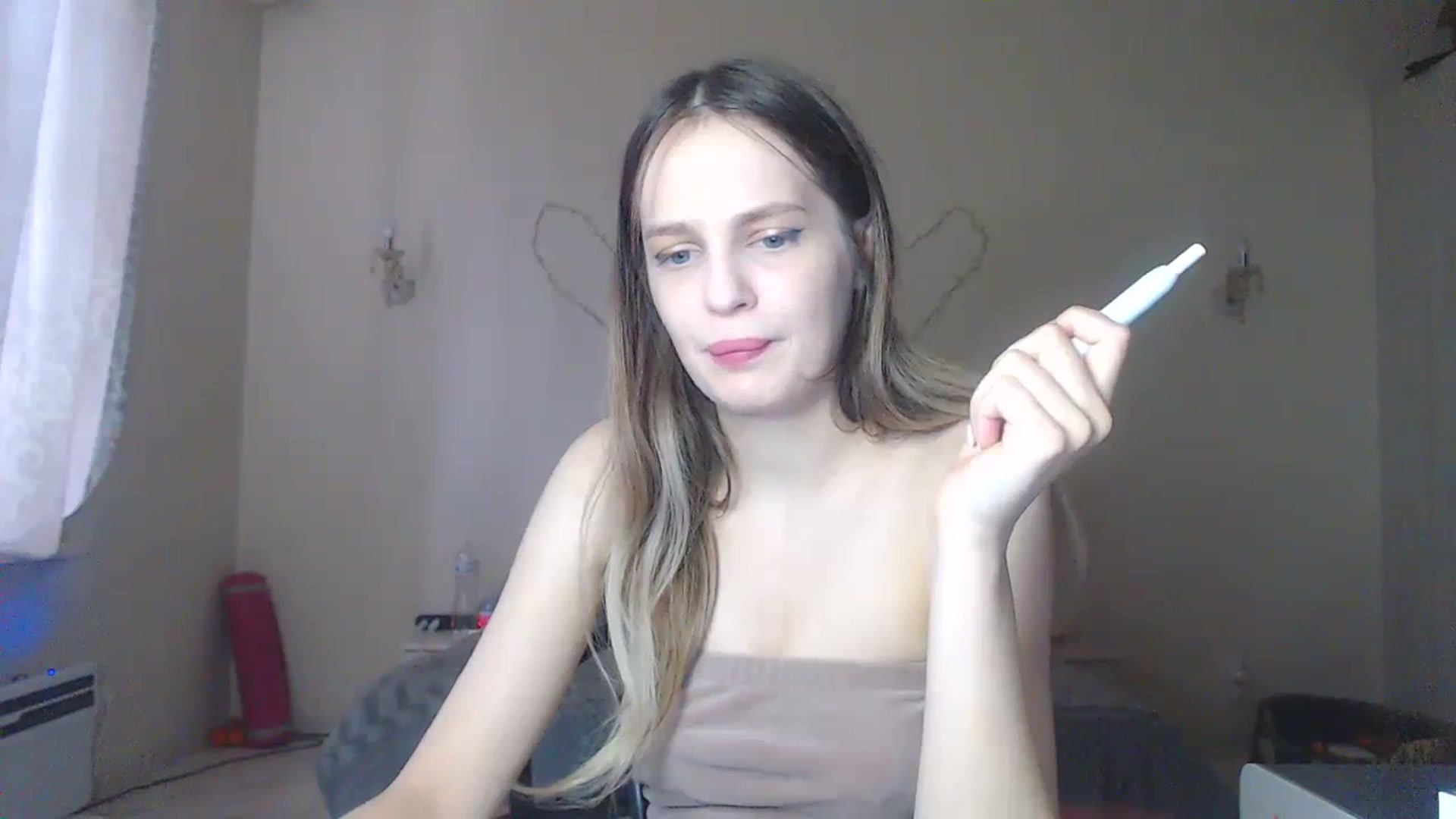 Gallery image thumbnail from Lola_vi's myfreecams stream on, 12/01/2023, 13:13 image 9 of 20
