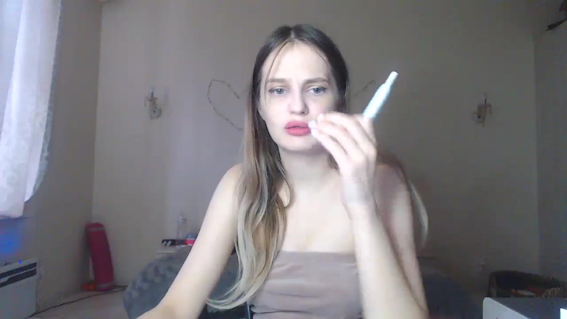 Gallery image thumbnail from Lola_vi's myfreecams stream on, 12/01/2023, 13:13 image 10 of 20