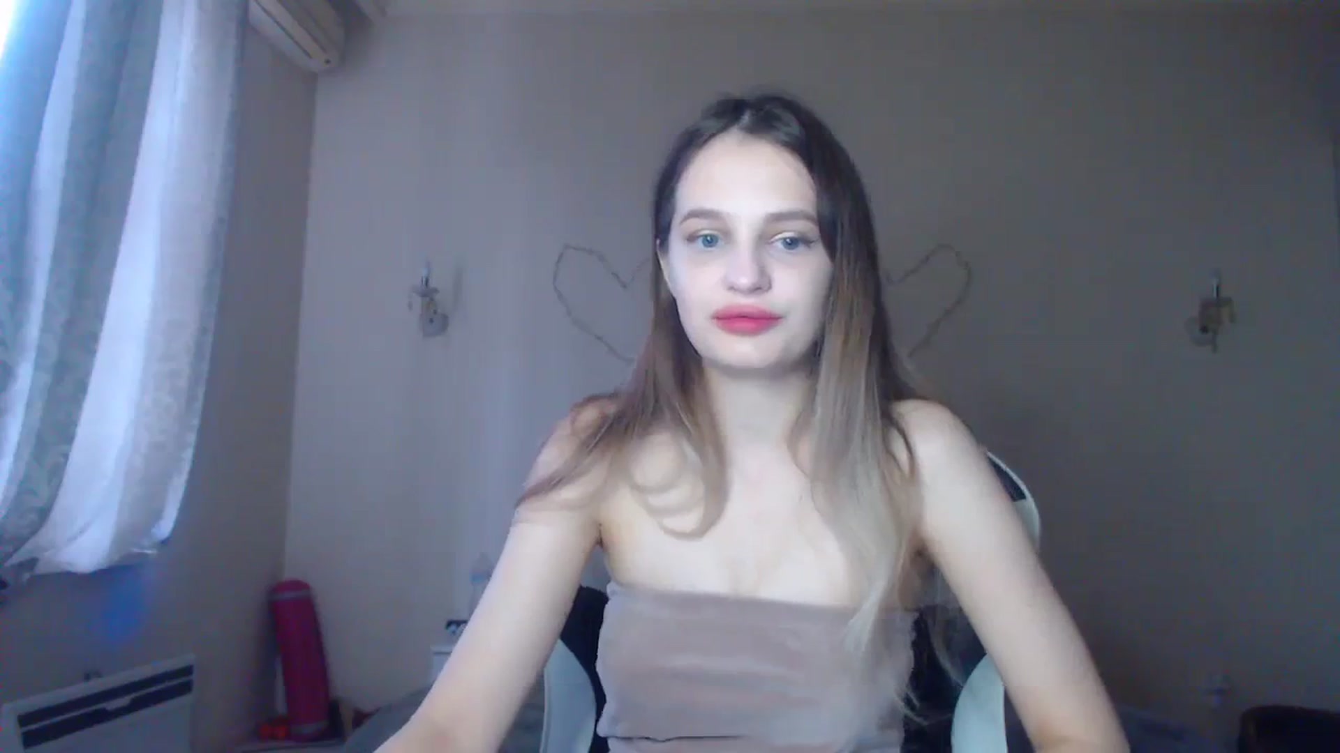 Gallery image thumbnail from Lola_vi's myfreecams stream on, 12/17/2023, 12:50 image 2 of 20