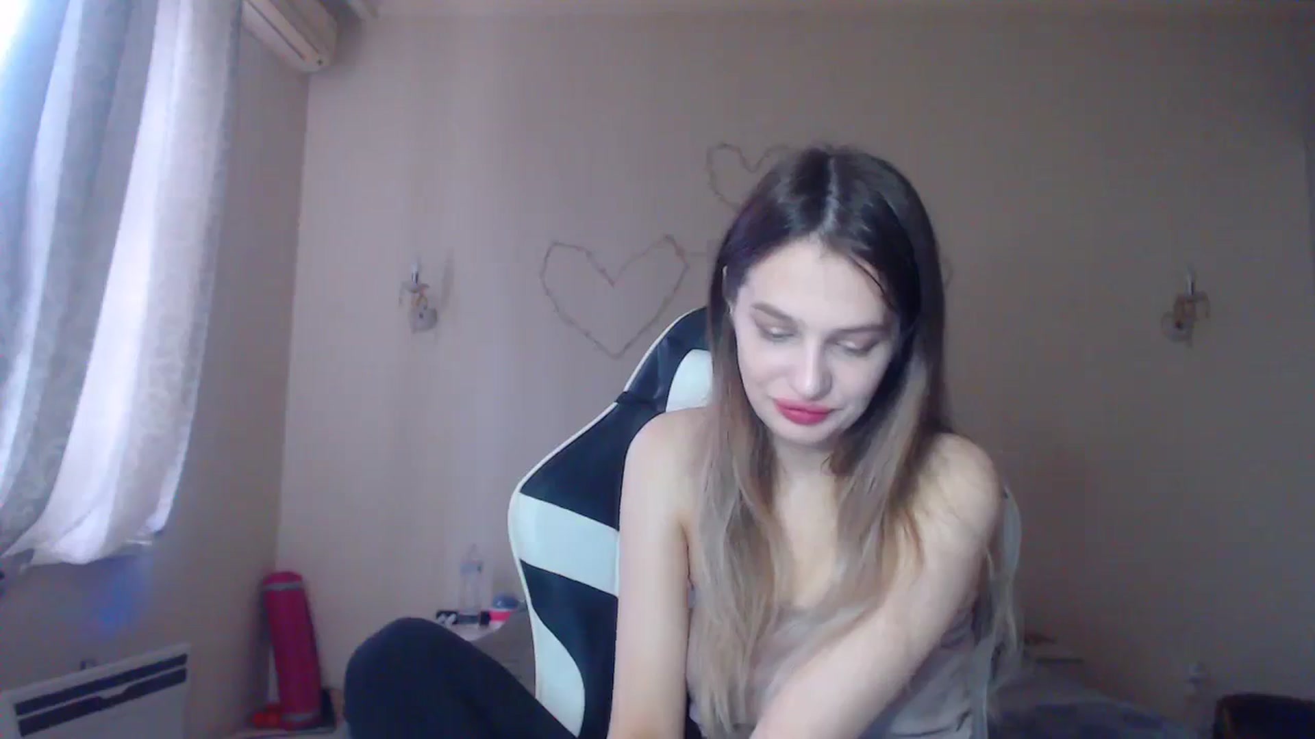 Gallery image thumbnail from Lola_vi's myfreecams stream on, 12/17/2023, 12:50 image 14 of 20