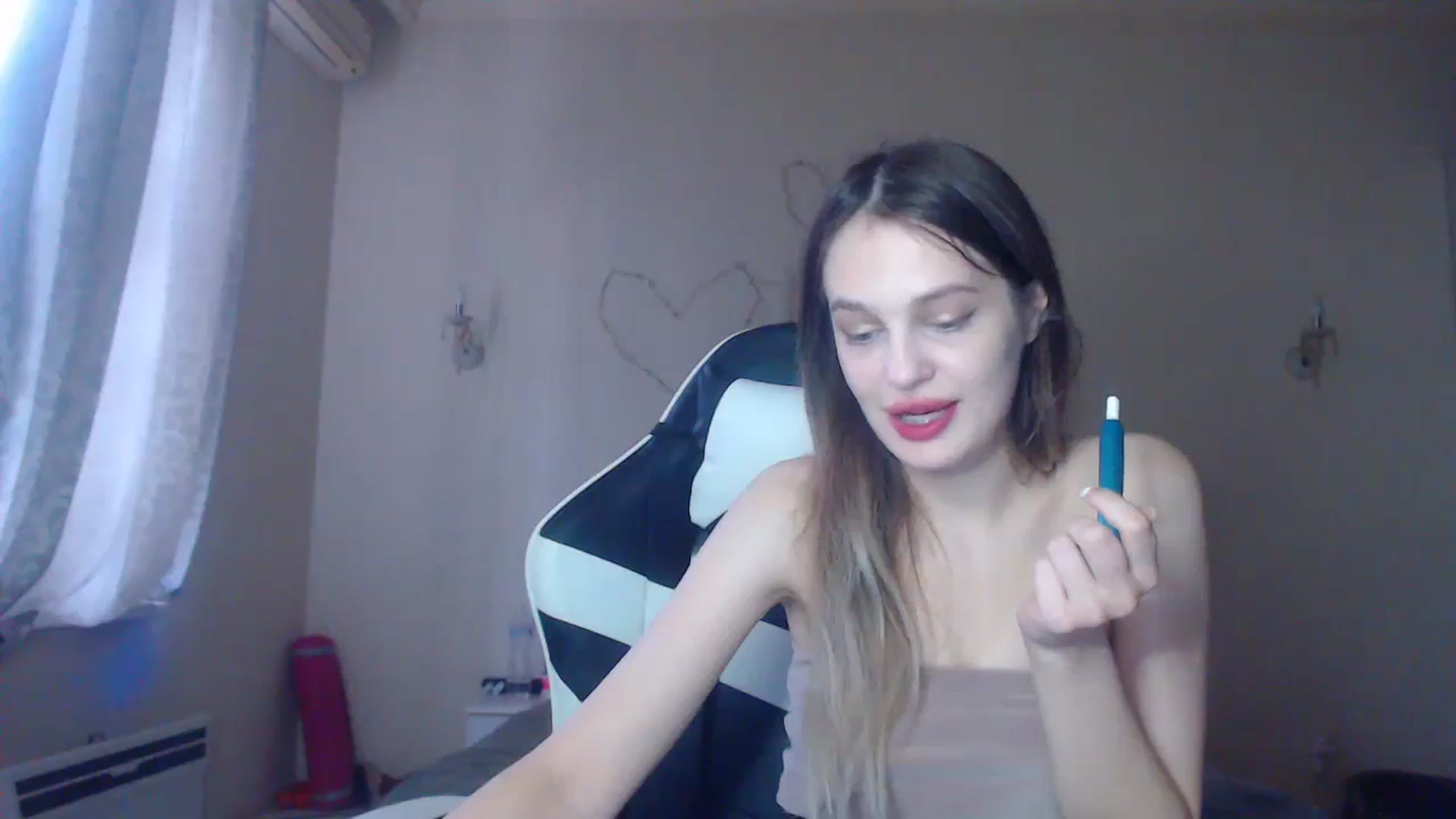 Gallery image thumbnail from Lola_vi's myfreecams stream on, 12/17/2023, 12:50 image 19 of 20
