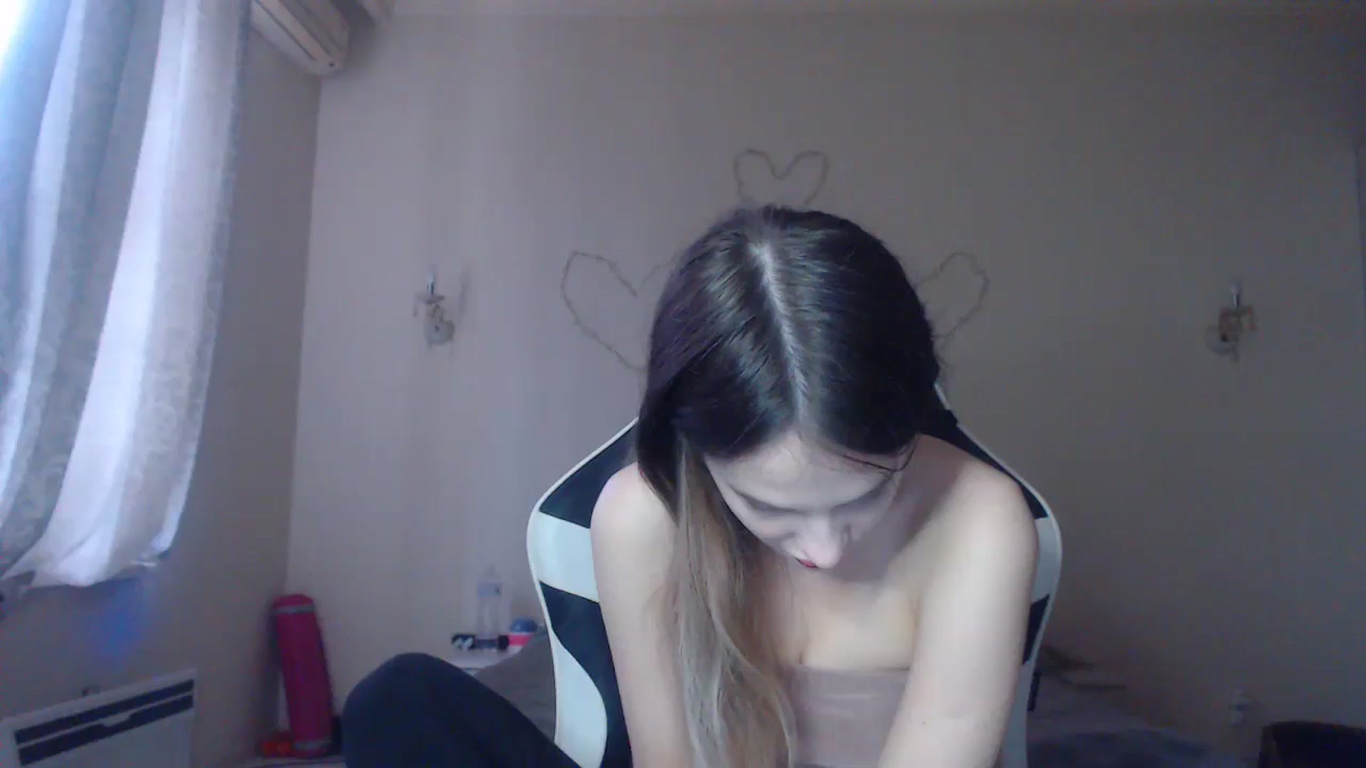 Gallery image thumbnail from Lola_vi's myfreecams stream on, 12/17/2023, 12:50 image 16 of 20