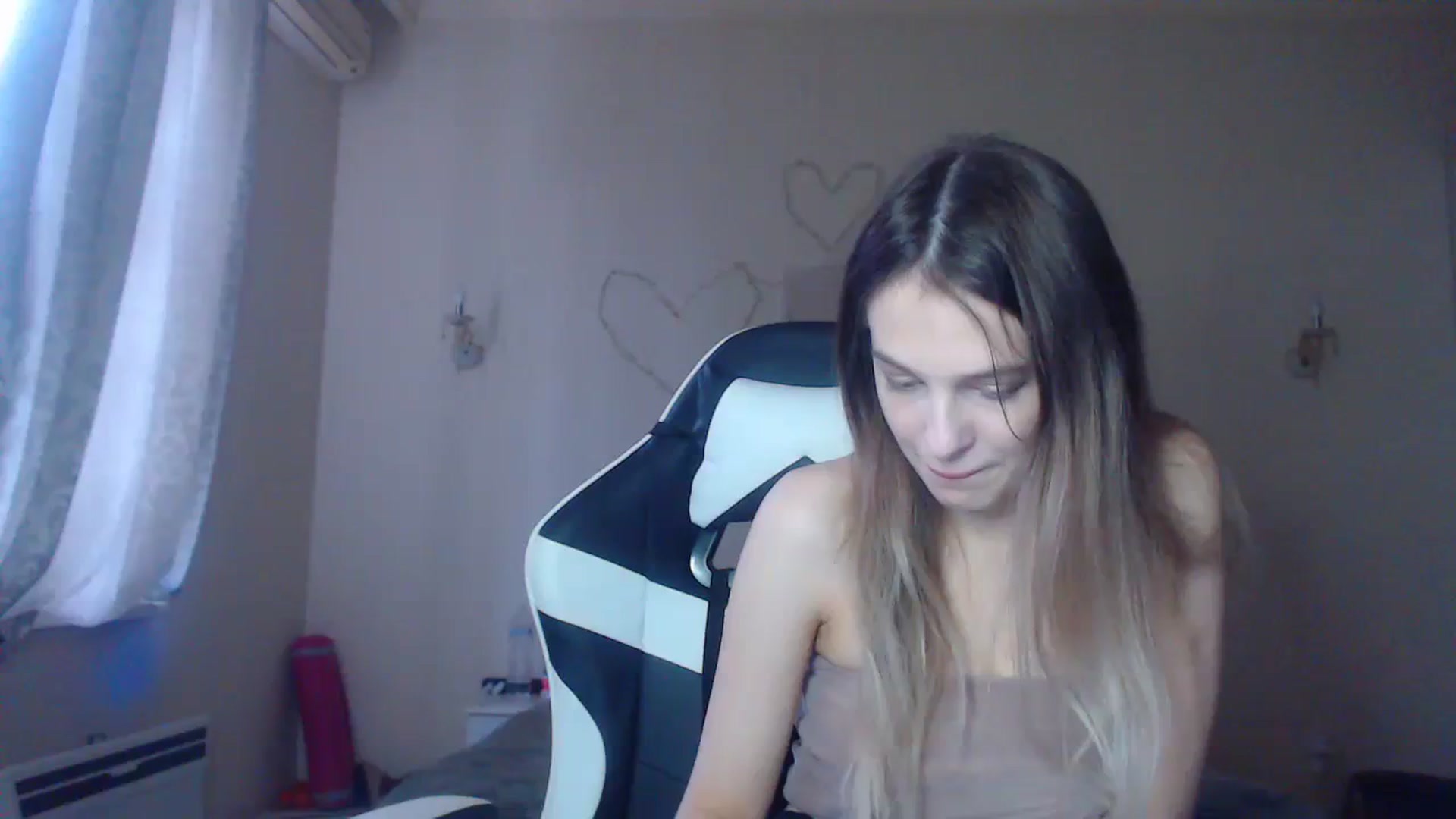 Gallery image thumbnail from Lola_vi's myfreecams stream on, 12/17/2023, 12:50 image 18 of 20