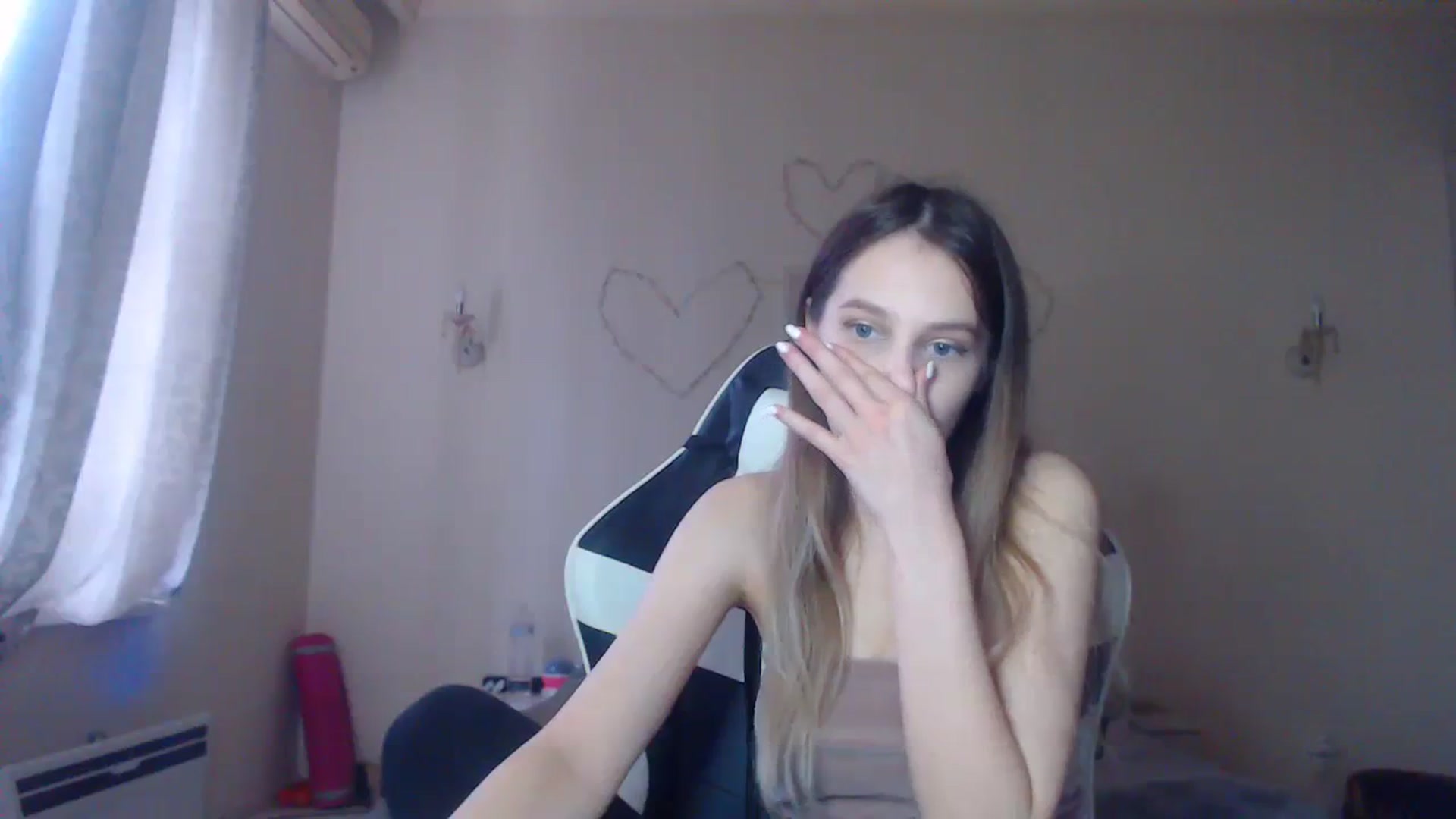 Gallery image thumbnail from Lola_vi's myfreecams stream on, 12/17/2023, 12:50 image 15 of 20