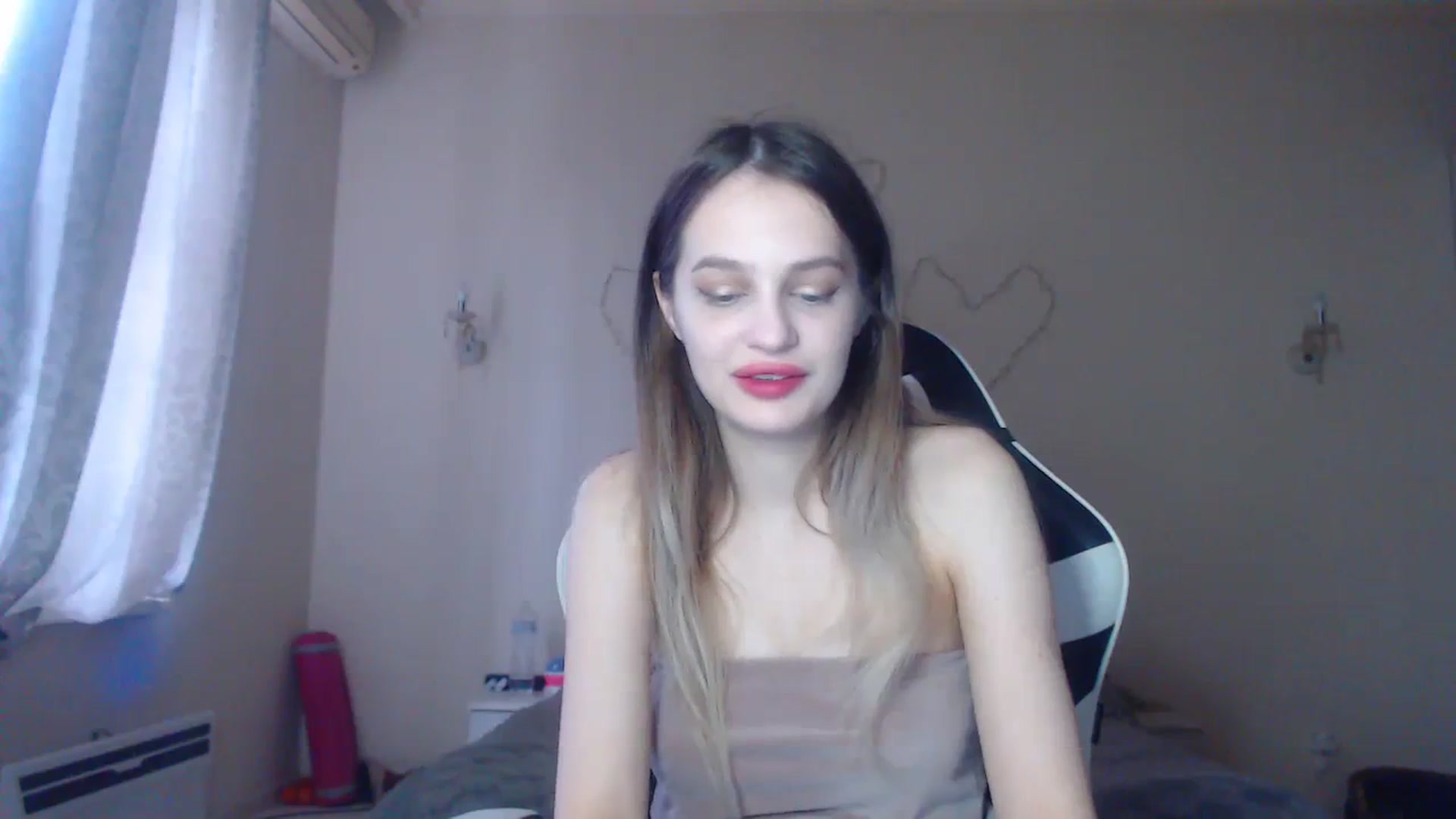 Gallery image thumbnail from Lola_vi's myfreecams stream on, 12/17/2023, 12:50 image 4 of 20