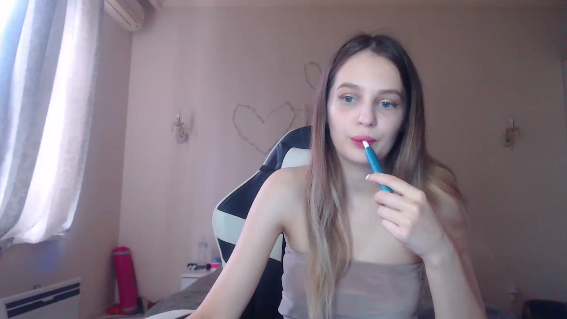 Gallery image thumbnail from Lola_vi's myfreecams stream on, 12/17/2023, 12:50 image 10 of 20