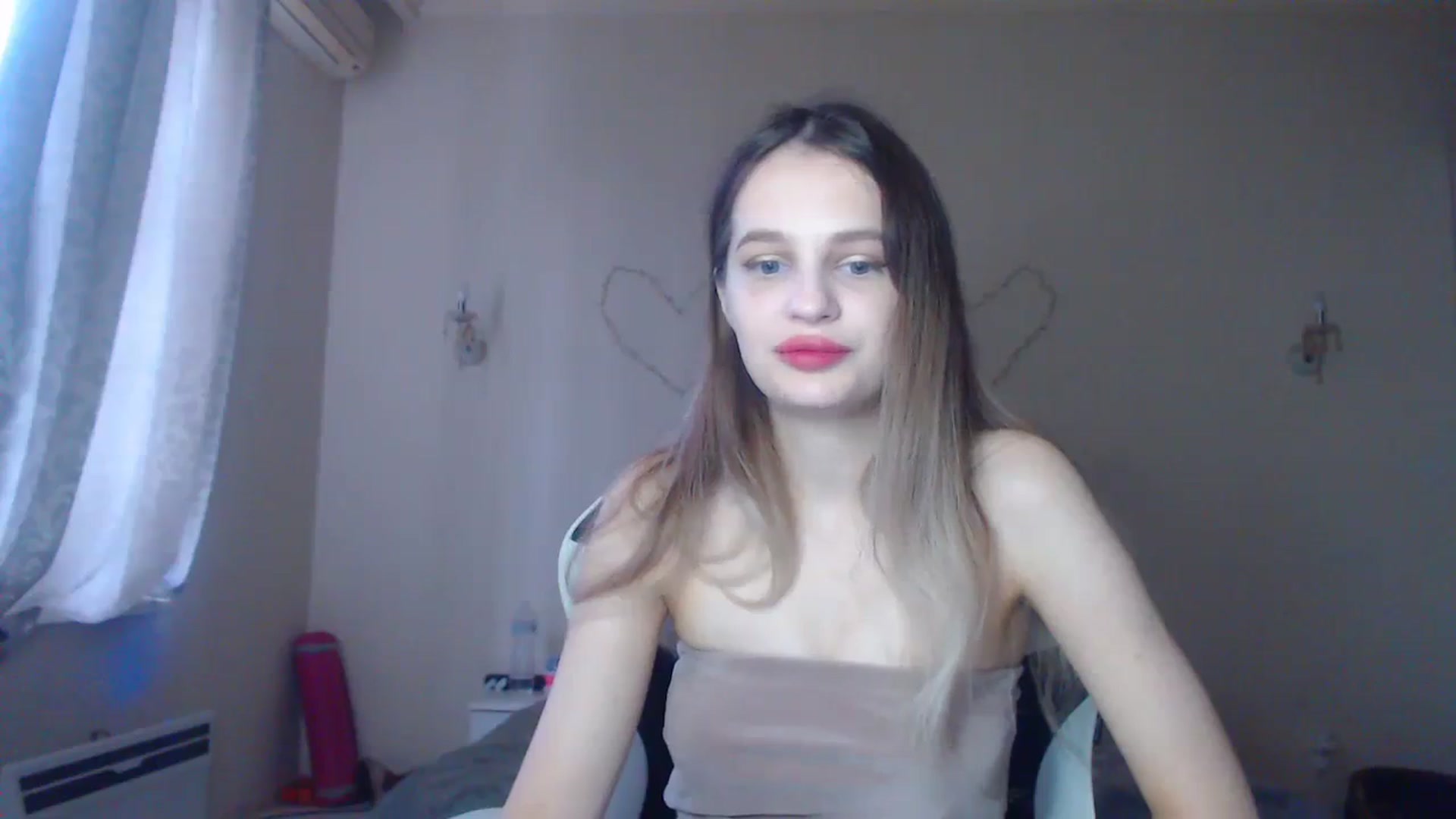 Gallery image thumbnail from Lola_vi's myfreecams stream on, 12/17/2023, 12:50 image 3 of 20