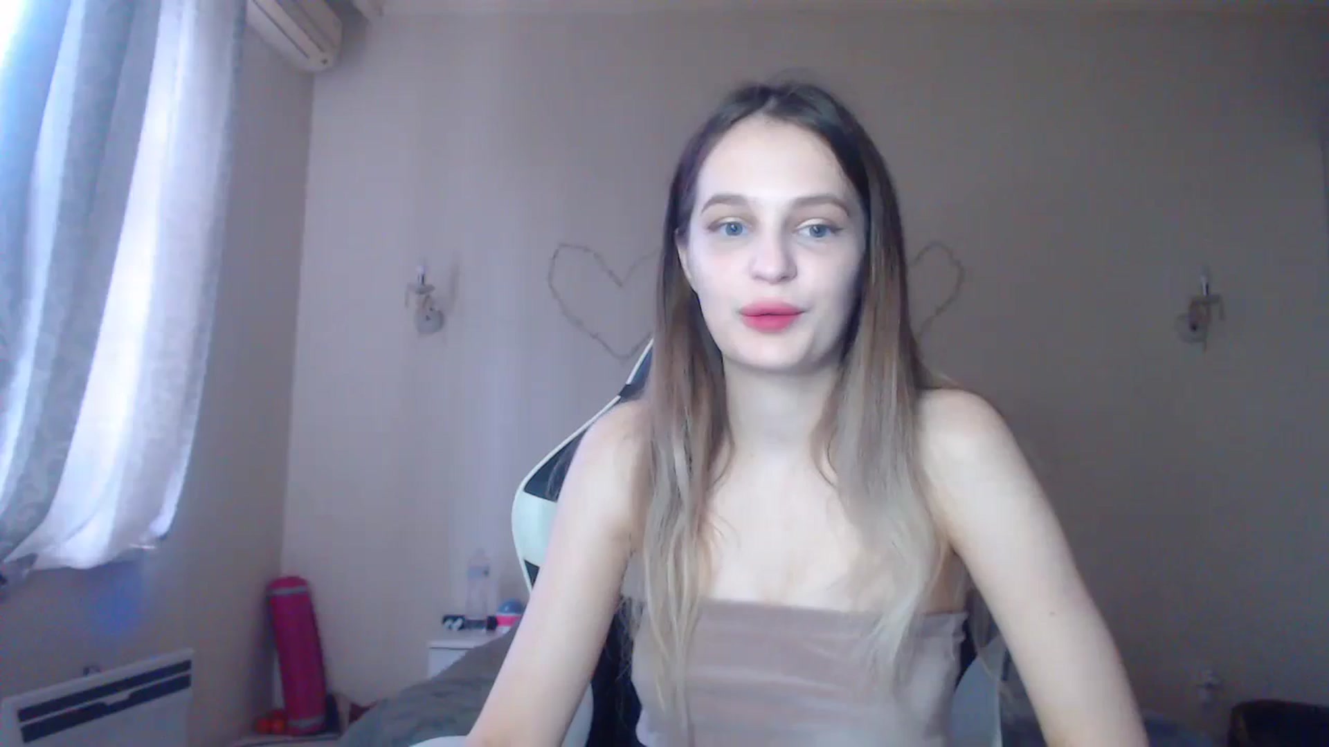 Gallery image thumbnail from Lola_vi's myfreecams stream on, 12/17/2023, 12:50 image 5 of 20