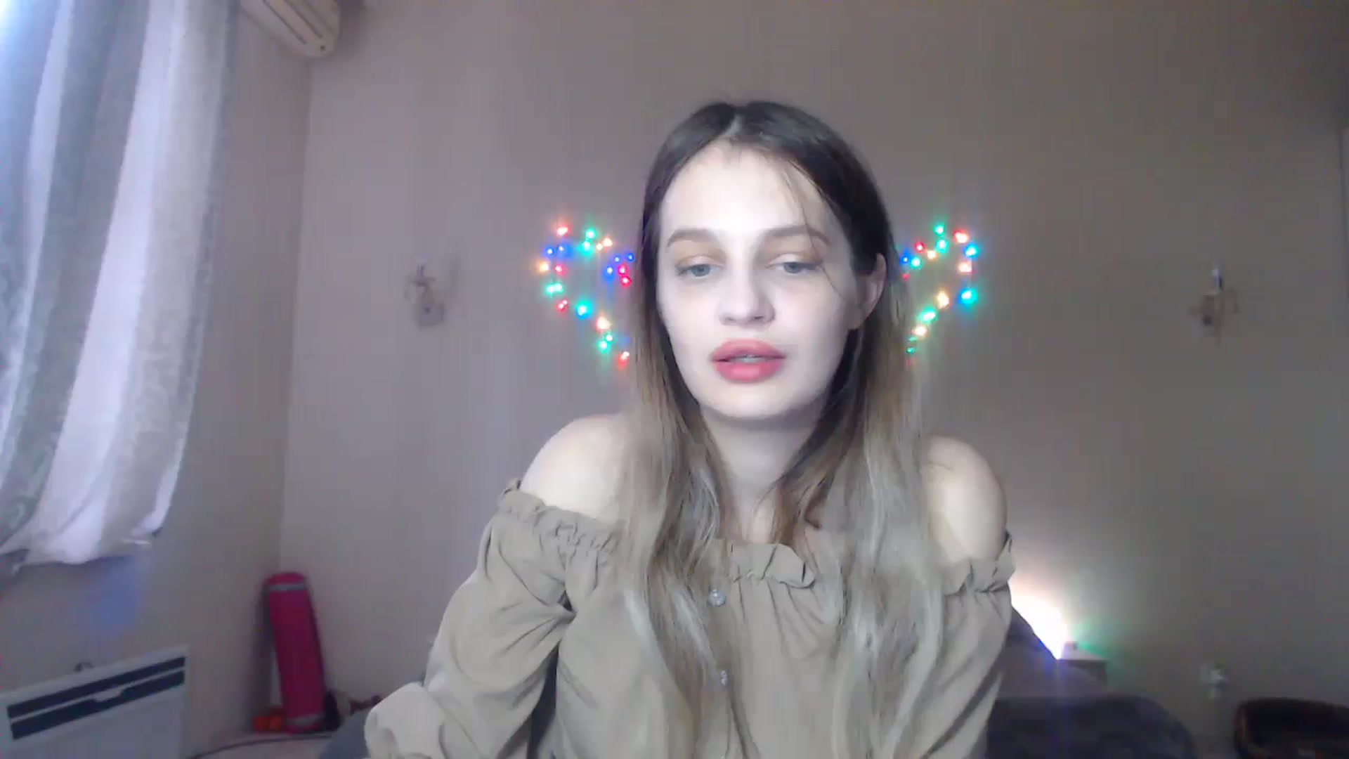 Gallery image thumbnail from Lola_vi's myfreecams stream on, 12/18/2023, 13:01 image 4 of 20