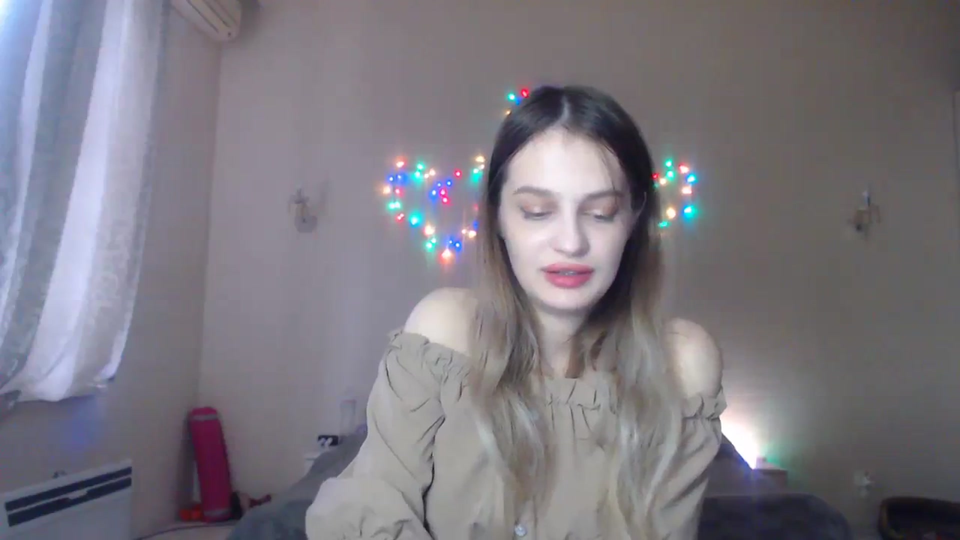 Gallery image thumbnail from Lola_vi's myfreecams stream on, 12/18/2023, 13:01 image 5 of 20