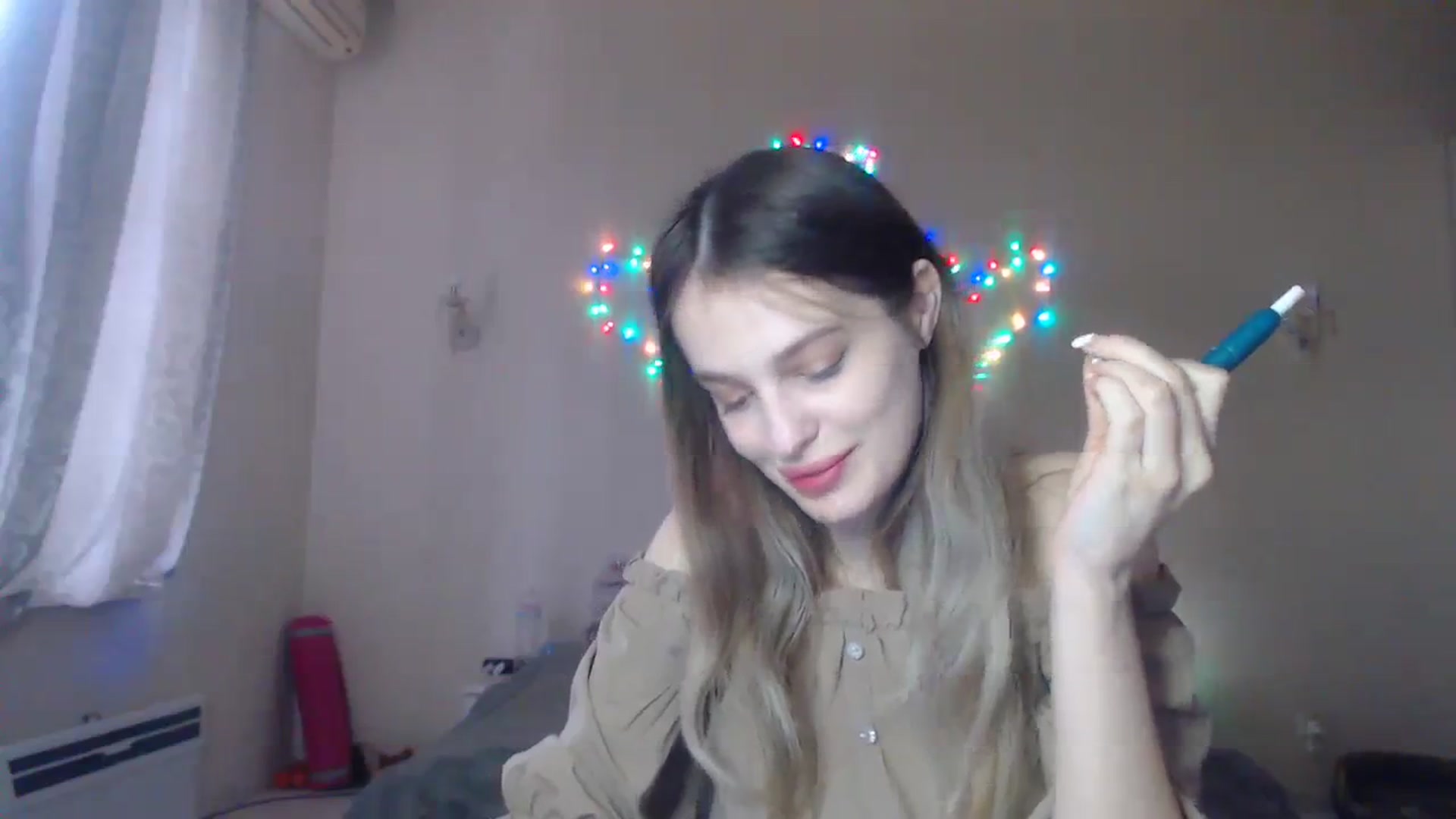Gallery image thumbnail from Lola_vi's myfreecams stream on, 12/18/2023, 13:01 image 3 of 20