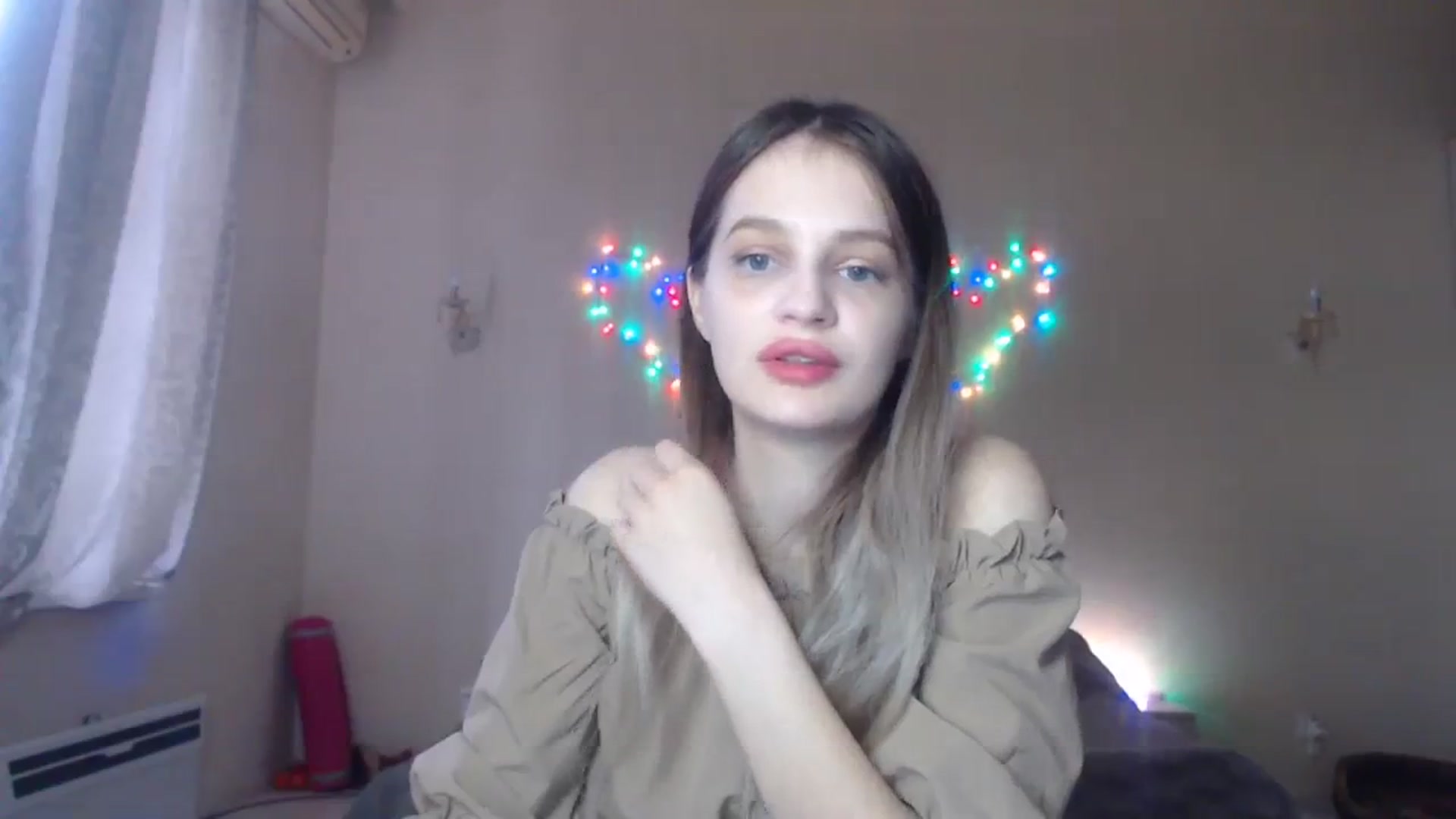 Gallery image thumbnail from Lola_vi's myfreecams stream on, 12/18/2023, 13:01 image 15 of 20