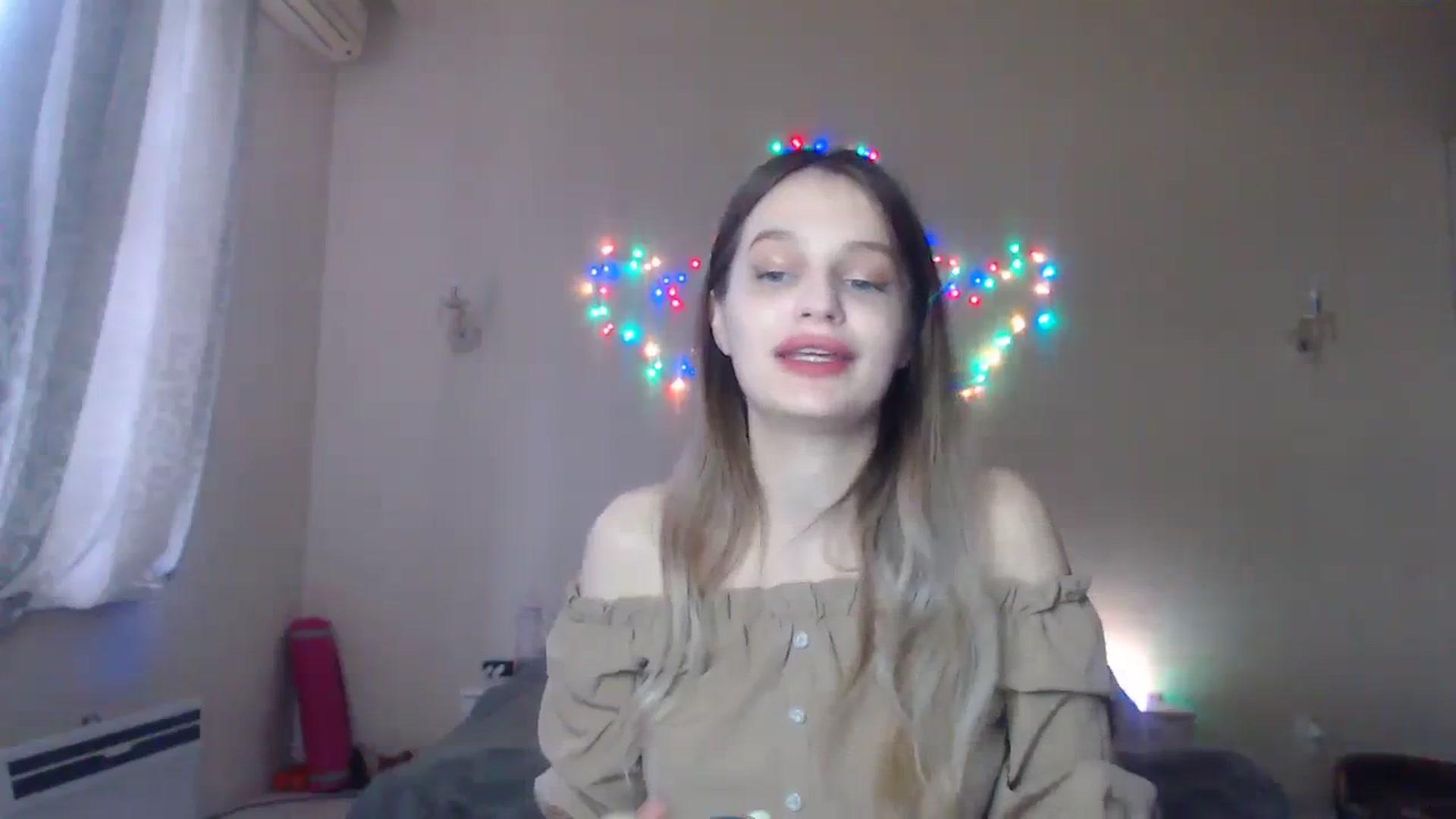 Gallery image thumbnail from Lola_vi's myfreecams stream on, 12/18/2023, 13:01 image 17 of 20