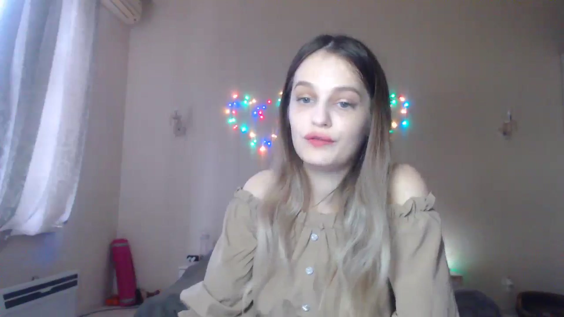 Gallery image thumbnail from Lola_vi's myfreecams stream on, 12/18/2023, 13:01 image 11 of 20