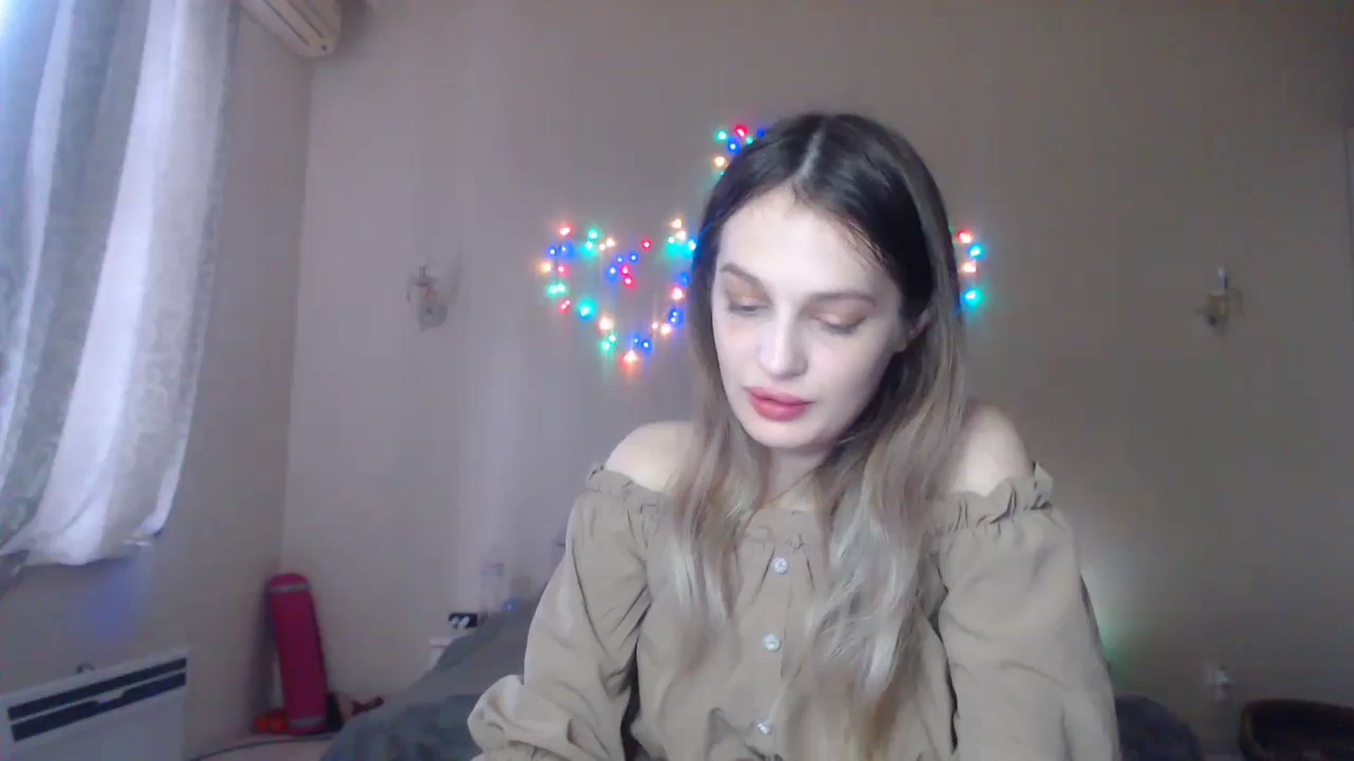 Gallery image thumbnail from Lola_vi's myfreecams stream on, 12/18/2023, 13:01 image 10 of 20