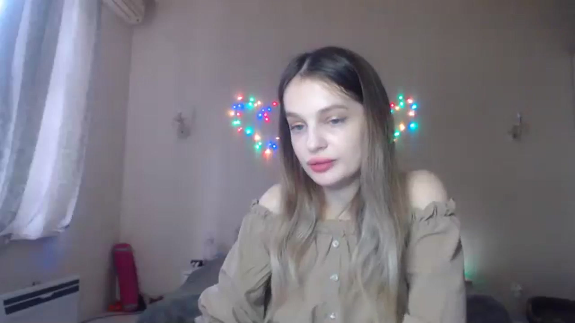 Gallery image thumbnail from Lola_vi's myfreecams stream on, 12/18/2023, 13:01 image 12 of 20