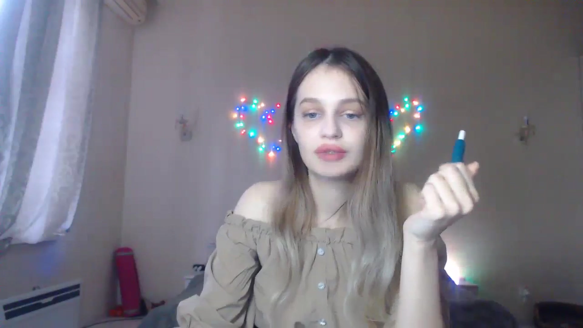 Gallery image thumbnail from Lola_vi's myfreecams stream on, 12/18/2023, 13:01 image 19 of 20