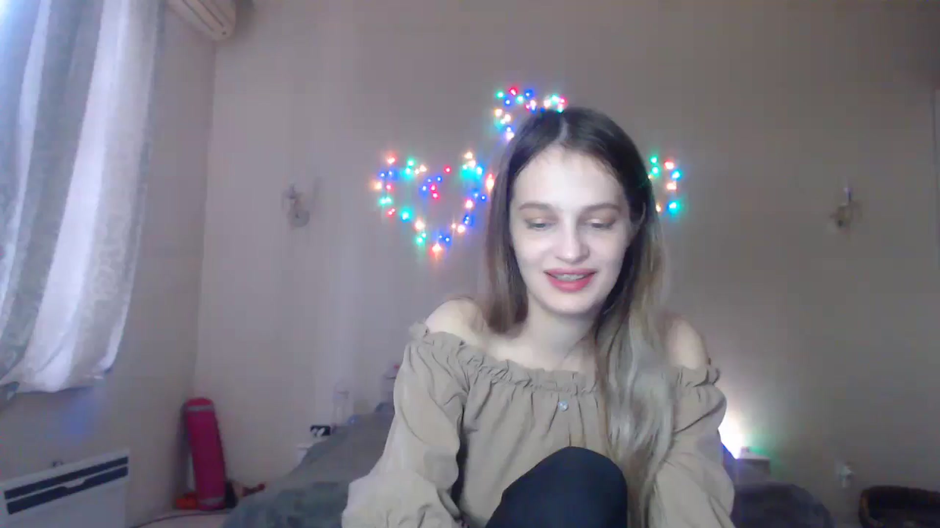 Gallery image thumbnail from Lola_vi's myfreecams stream on, 12/18/2023, 13:01 image 8 of 20