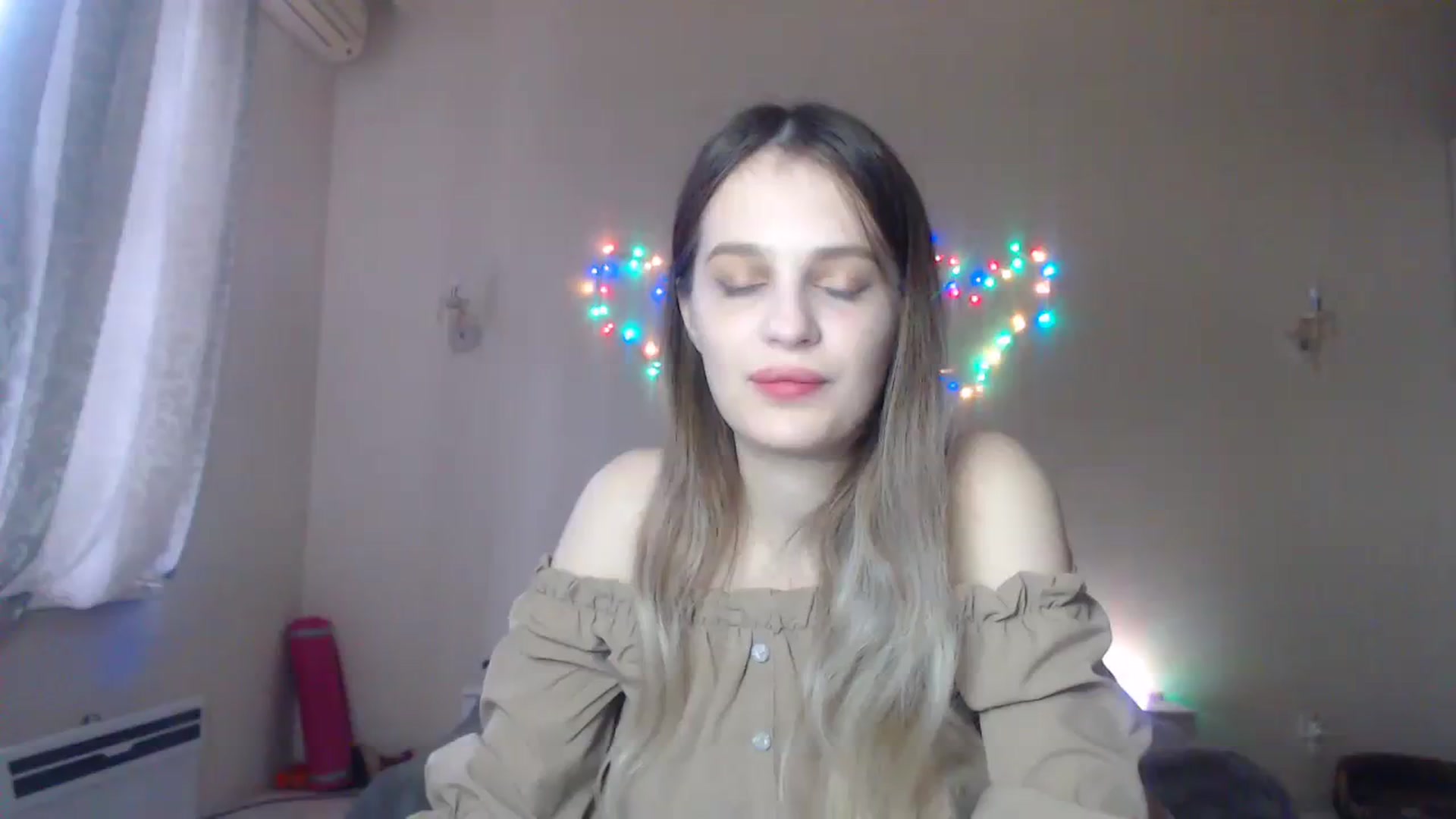 Gallery image thumbnail from Lola_vi's myfreecams stream on, 12/18/2023, 13:01 image 16 of 20