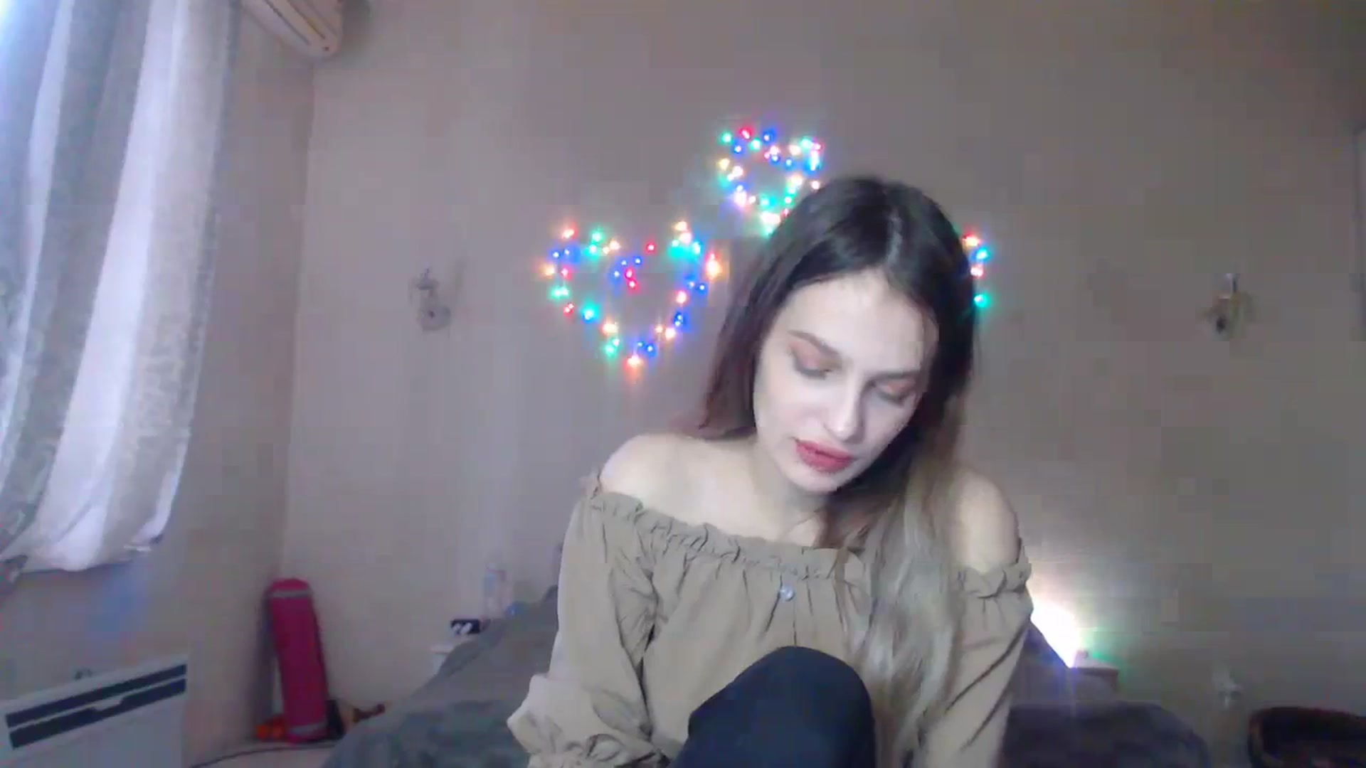 Gallery image thumbnail from Lola_vi's myfreecams stream on, 12/18/2023, 13:01 image 6 of 20