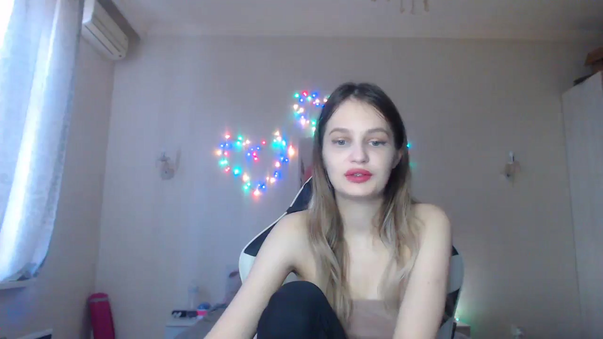 Gallery image thumbnail from Lola_vi's myfreecams stream on, 12/20/2023, 12:41 image 7 of 20