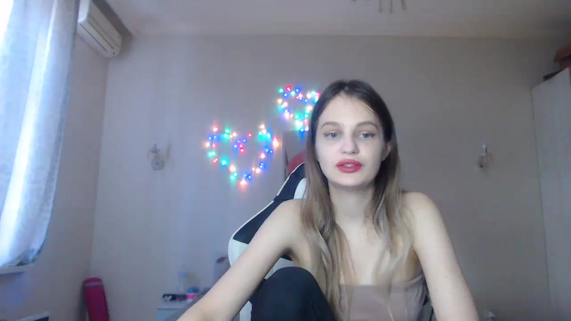 Gallery image thumbnail from Lola_vi's myfreecams stream on, 12/20/2023, 12:41 image 8 of 20