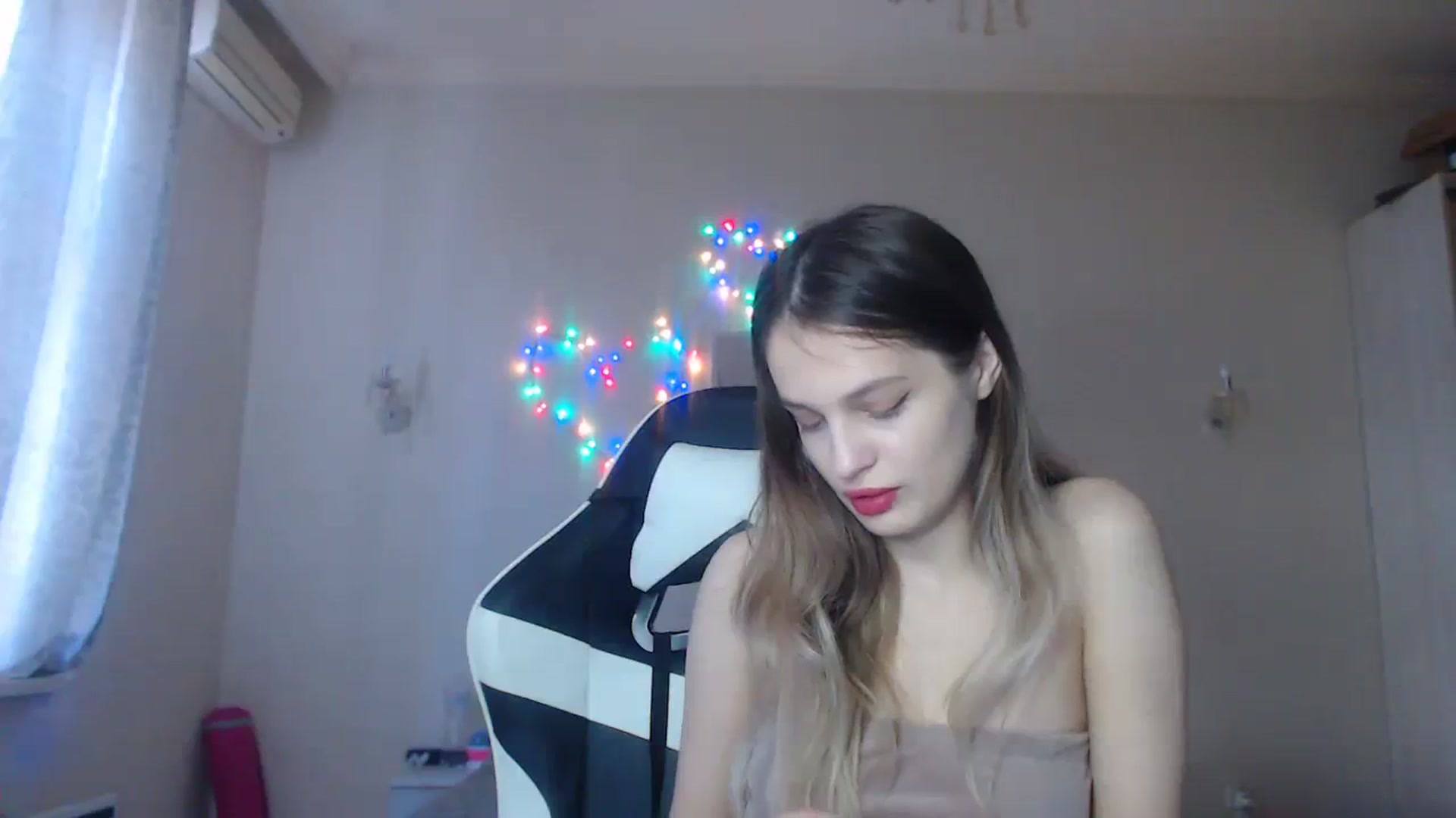 Gallery image thumbnail from Lola_vi's myfreecams stream on, 12/20/2023, 12:41 image 4 of 20
