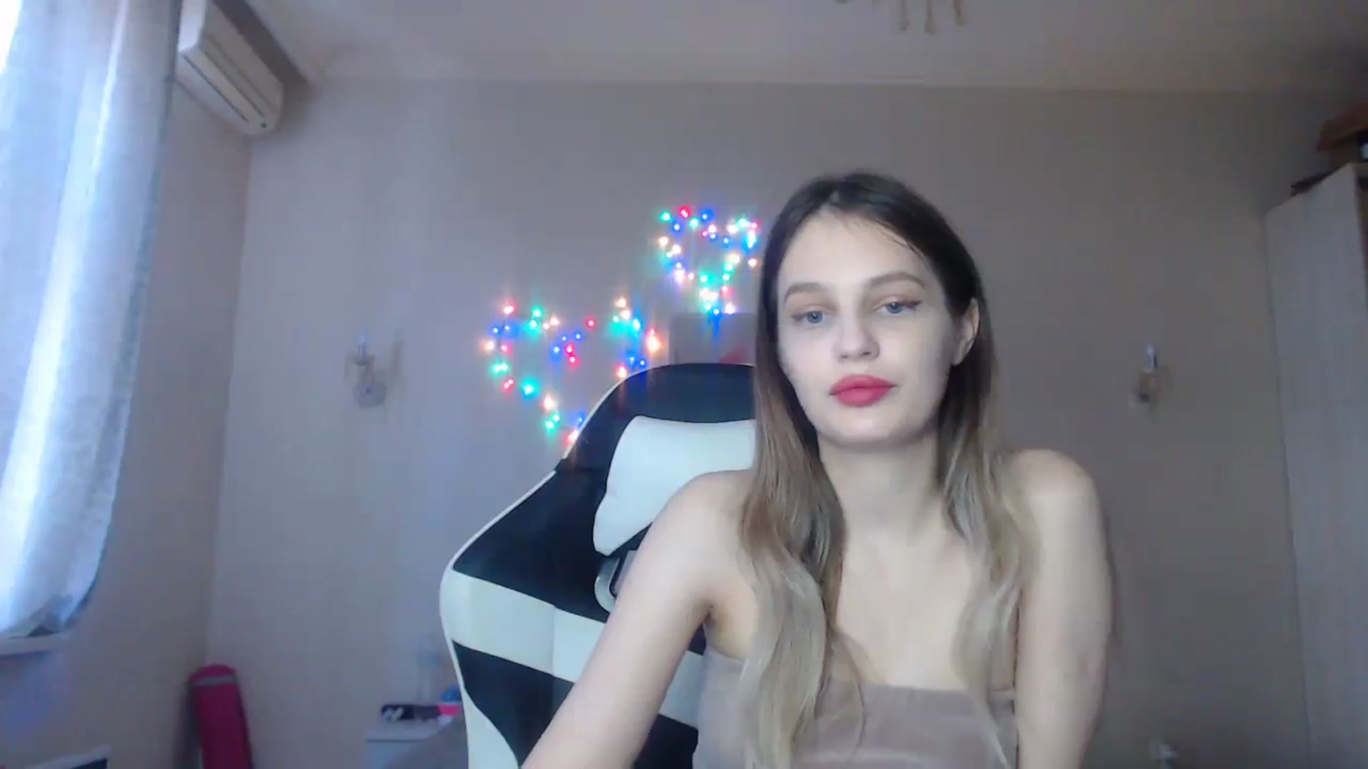 Gallery image thumbnail from Lola_vi's myfreecams stream on, 12/20/2023, 12:41 image 3 of 20