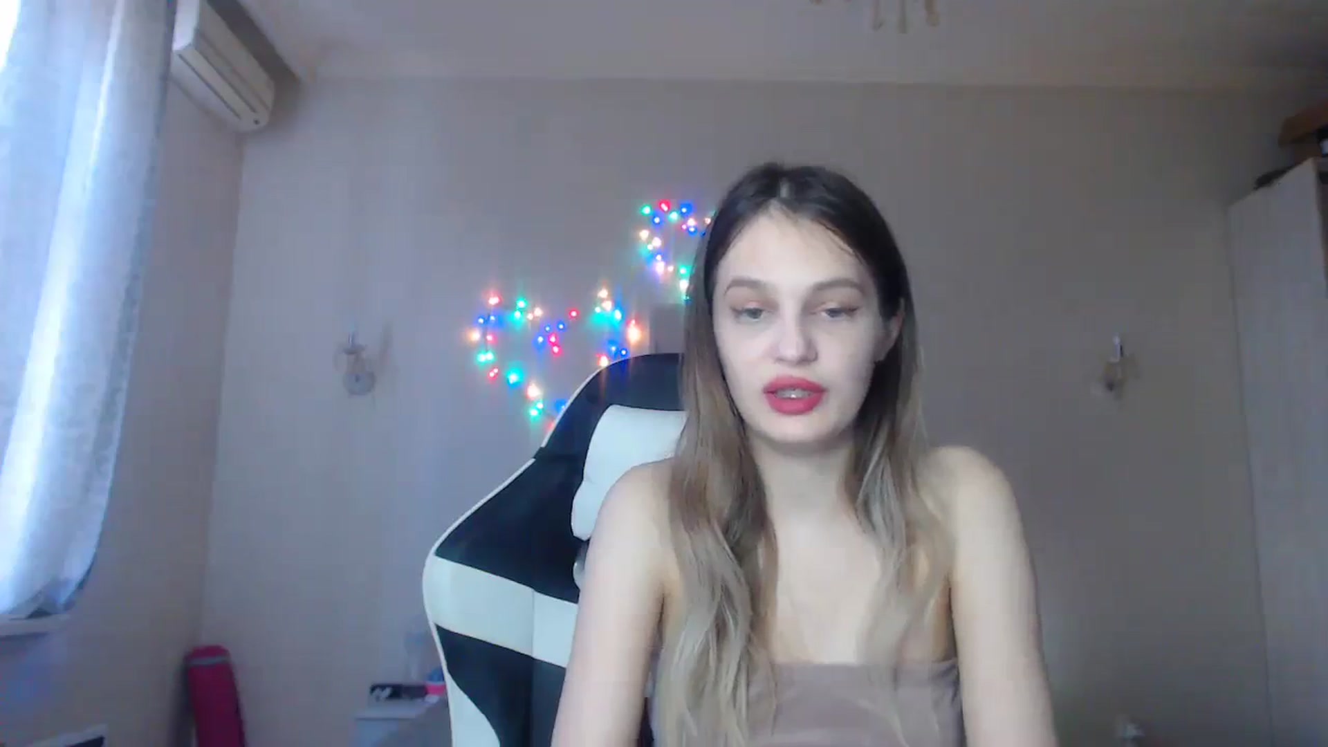 Gallery image thumbnail from Lola_vi's myfreecams stream on, 12/20/2023, 12:41 image 5 of 20