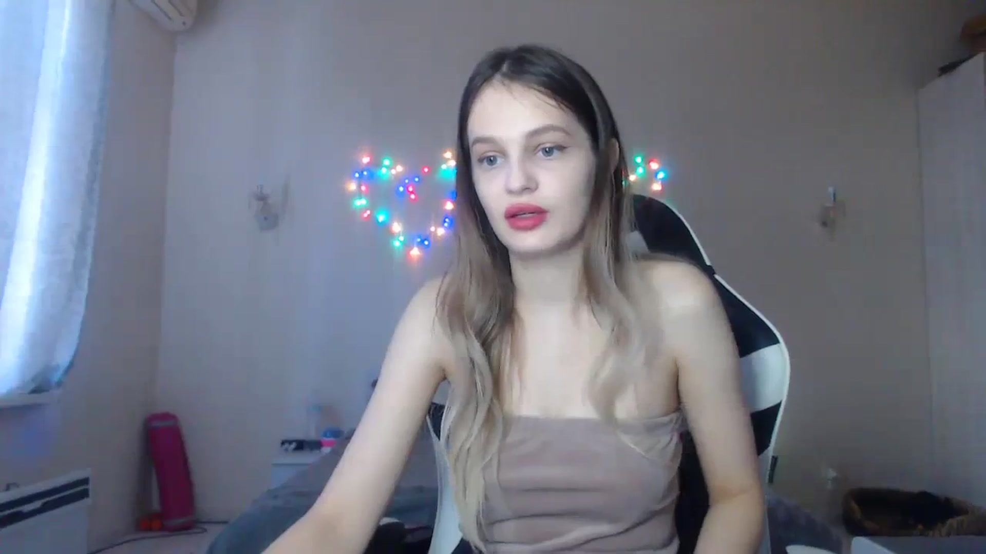 Gallery image thumbnail from Lola_vi's myfreecams stream on, 12/20/2023, 12:41 image 10 of 20
