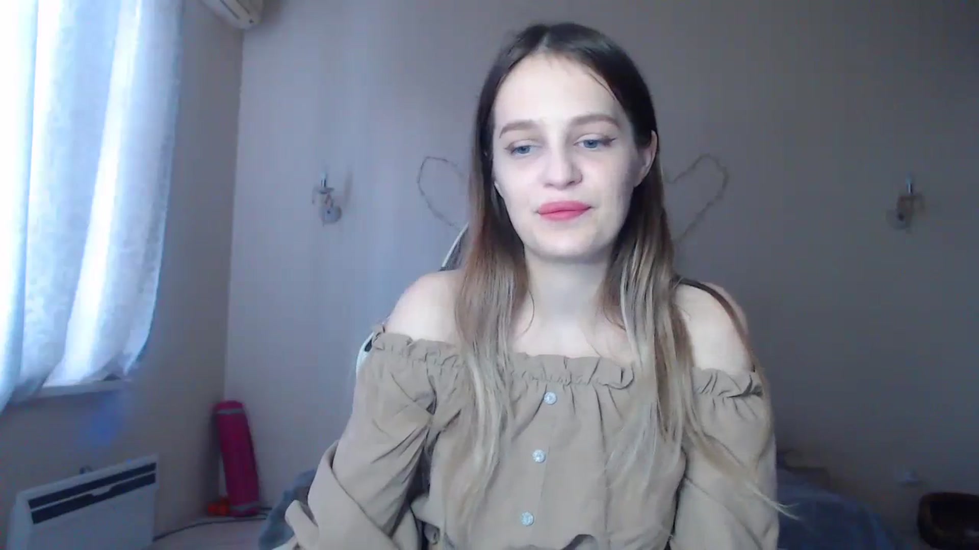 Gallery image thumbnail from Lola_vi's myfreecams stream on, 12/21/2023, 12:08 image 16 of 20