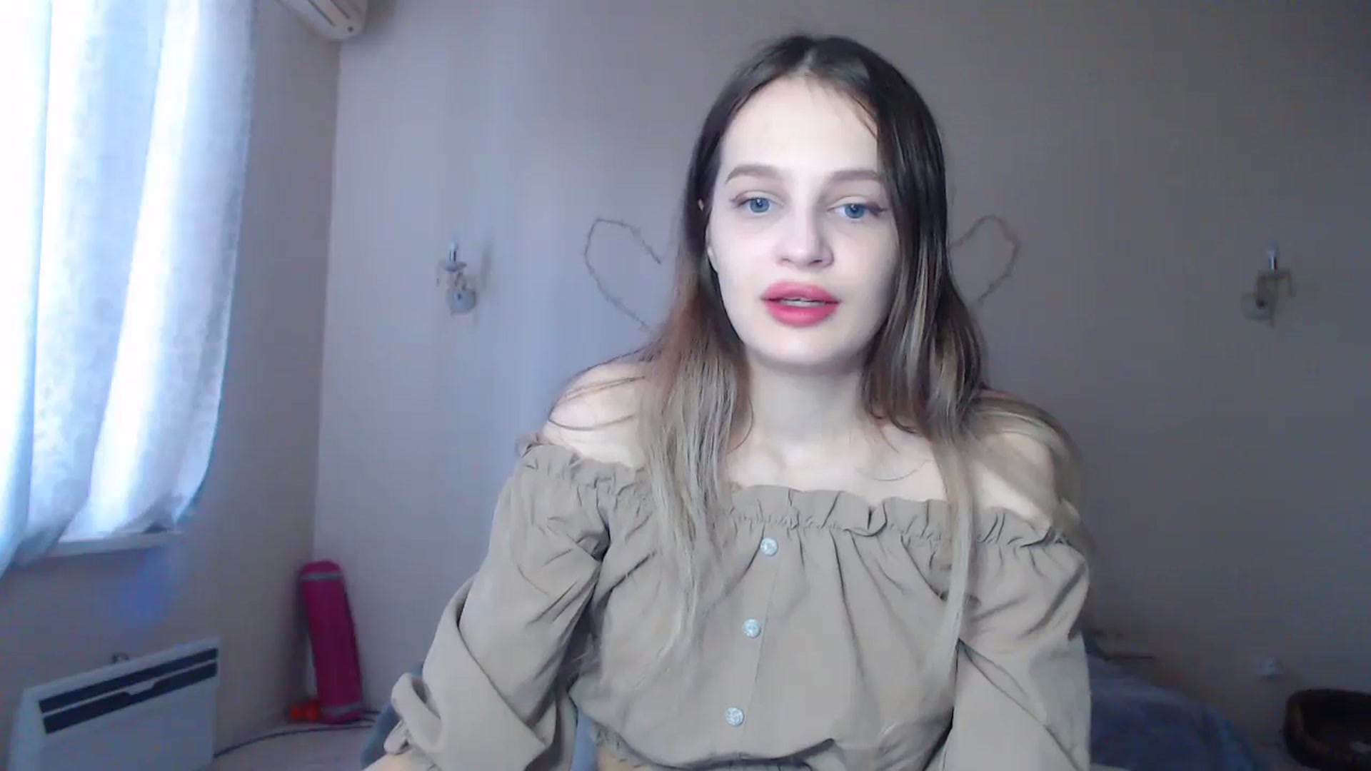 Gallery image thumbnail from Lola_vi's myfreecams stream on, 12/21/2023, 12:08 image 6 of 20