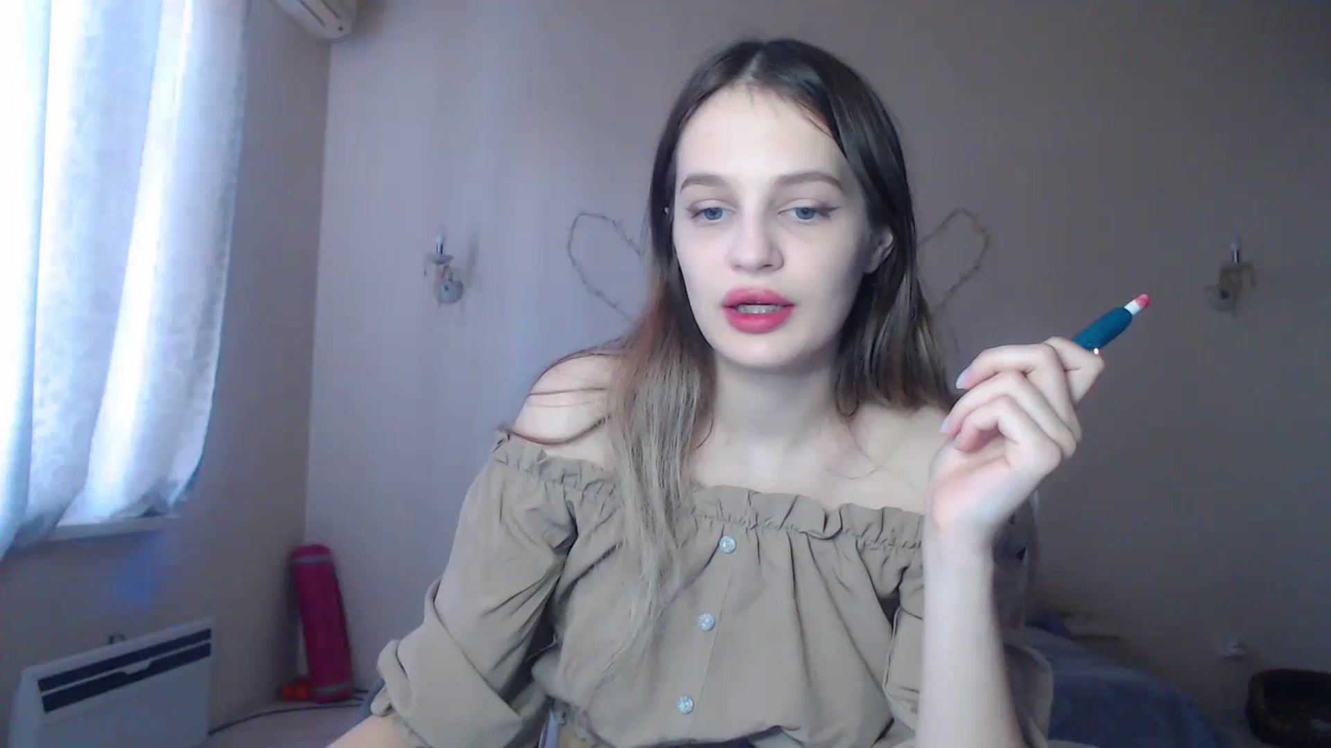 Gallery image thumbnail from Lola_vi's myfreecams stream on, 12/21/2023, 12:08 image 1 of 20