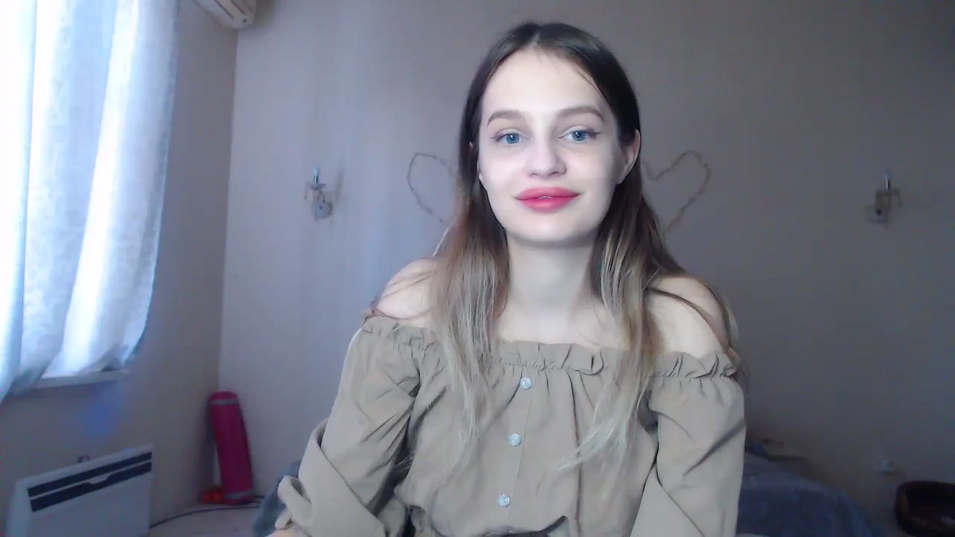 Gallery image thumbnail from Lola_vi's myfreecams stream on, 12/21/2023, 12:08 image 10 of 20