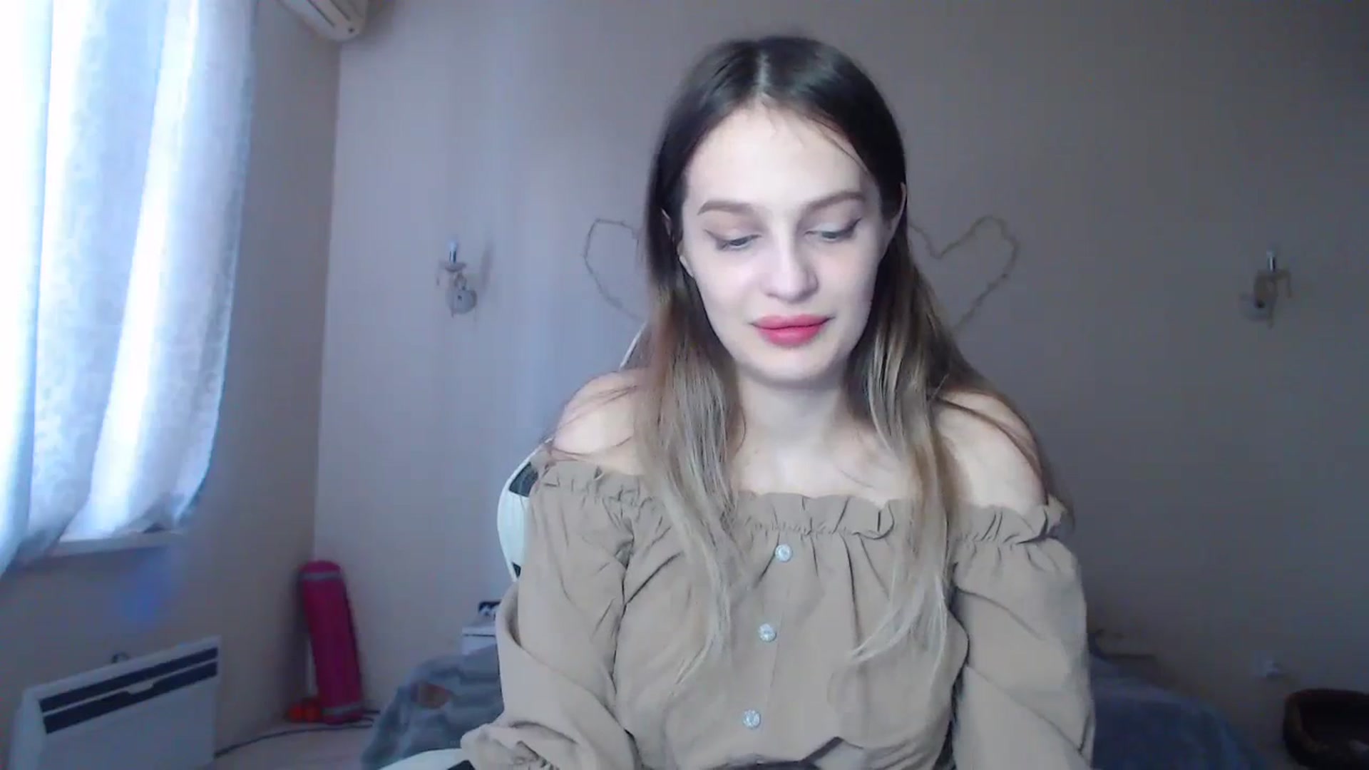Gallery image thumbnail from Lola_vi's myfreecams stream on, 12/21/2023, 12:08 image 9 of 20