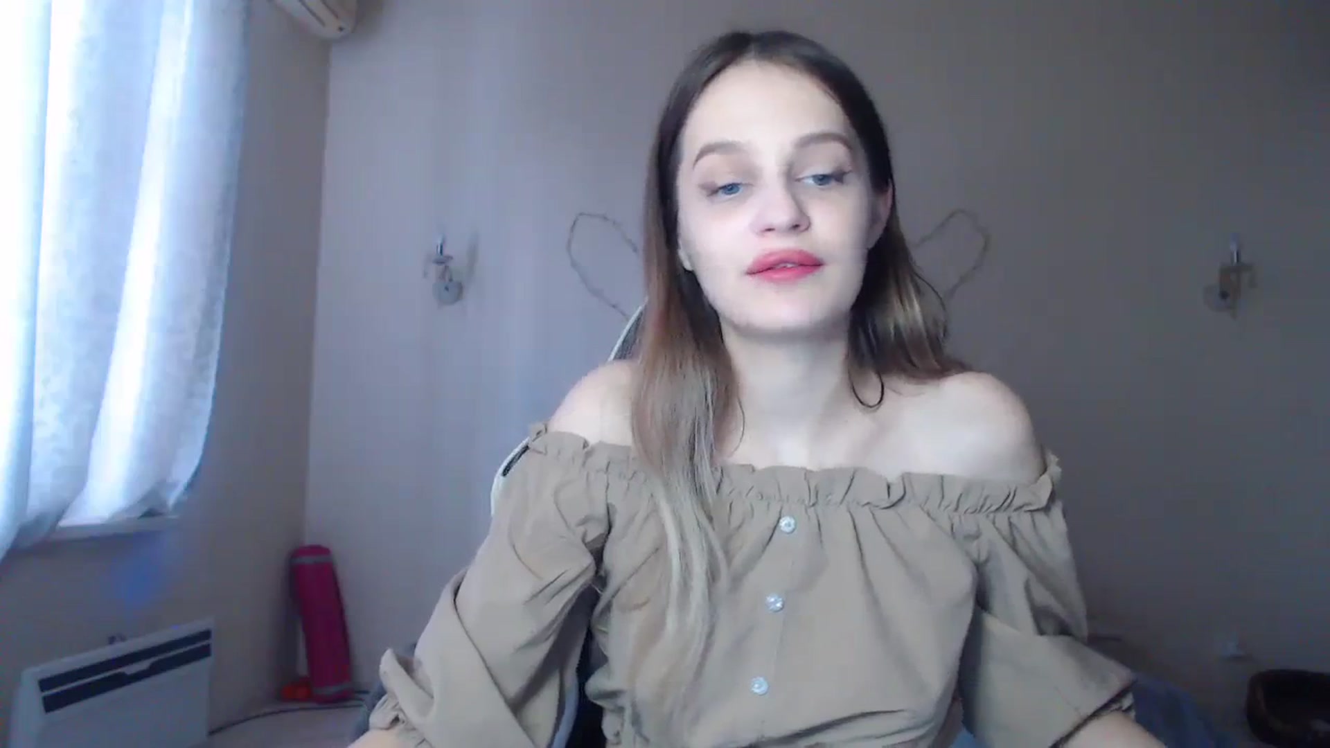Gallery image thumbnail from Lola_vi's myfreecams stream on, 12/21/2023, 12:08 image 20 of 20