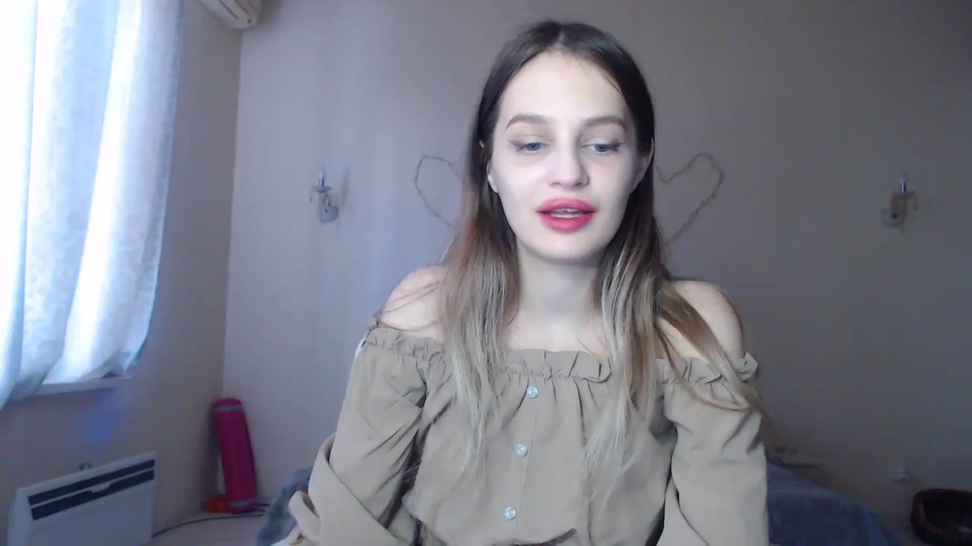 Gallery image thumbnail from Lola_vi's myfreecams stream on, 12/21/2023, 12:08 image 12 of 20