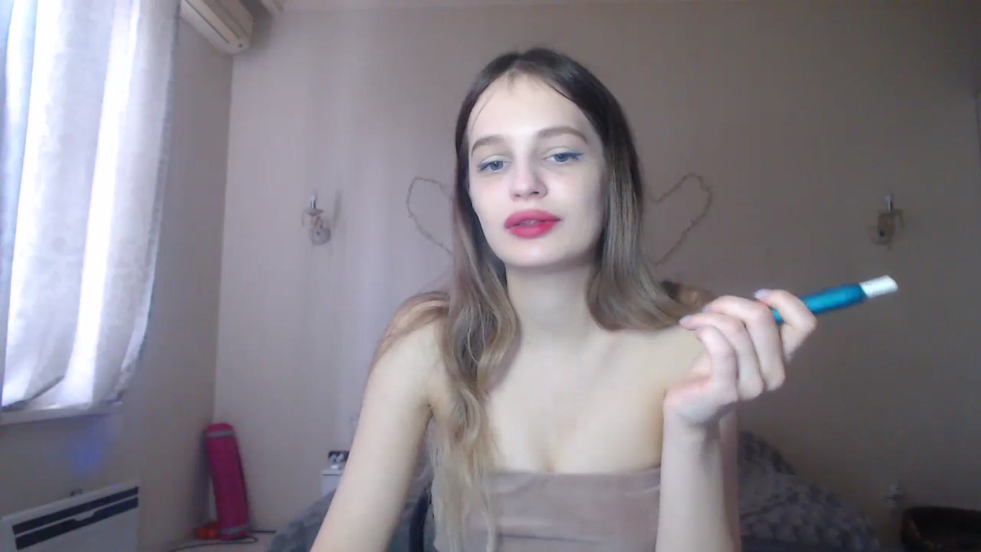 Gallery image thumbnail from Lola_vi's myfreecams stream on, 12/26/2023, 12:43 image 10 of 20