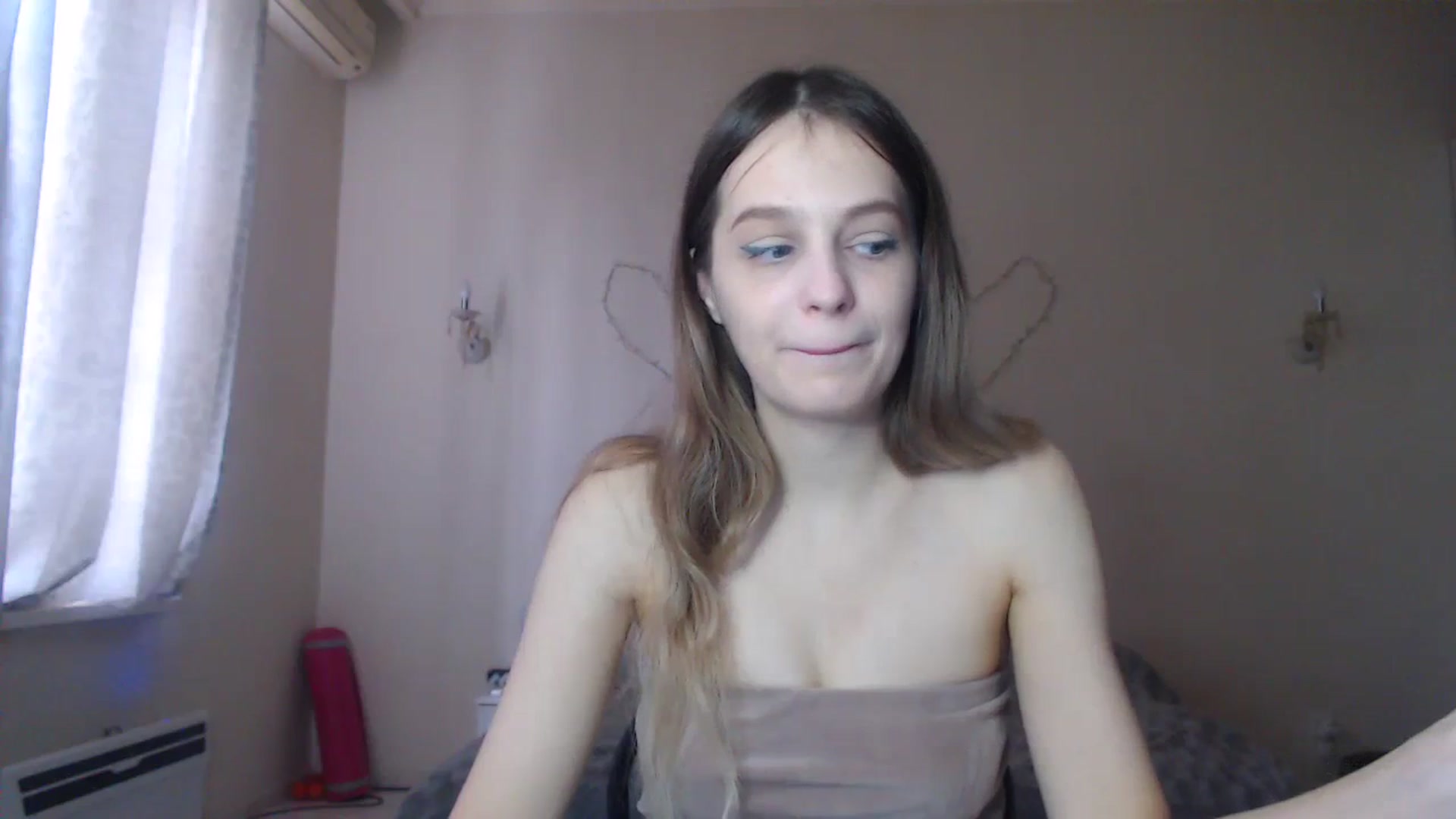 Gallery image thumbnail from Lola_vi's myfreecams stream on, 12/26/2023, 12:43 image 8 of 20