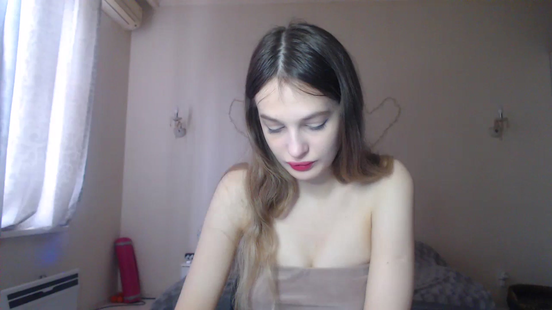 Gallery image thumbnail from Lola_vi's myfreecams stream on, 12/26/2023, 12:43 image 4 of 20
