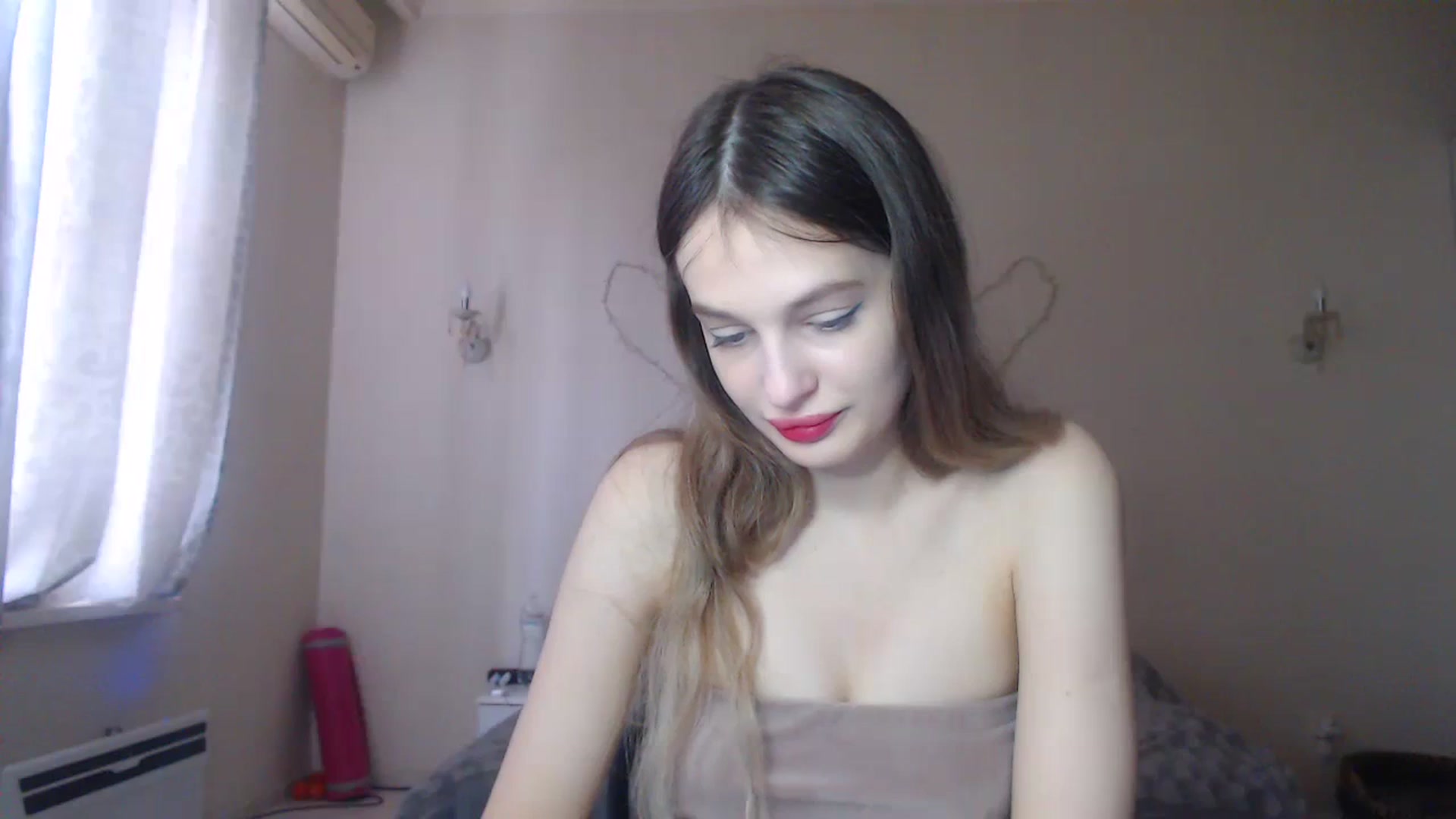 Gallery image thumbnail from Lola_vi's myfreecams stream on, 12/26/2023, 12:43 image 2 of 20